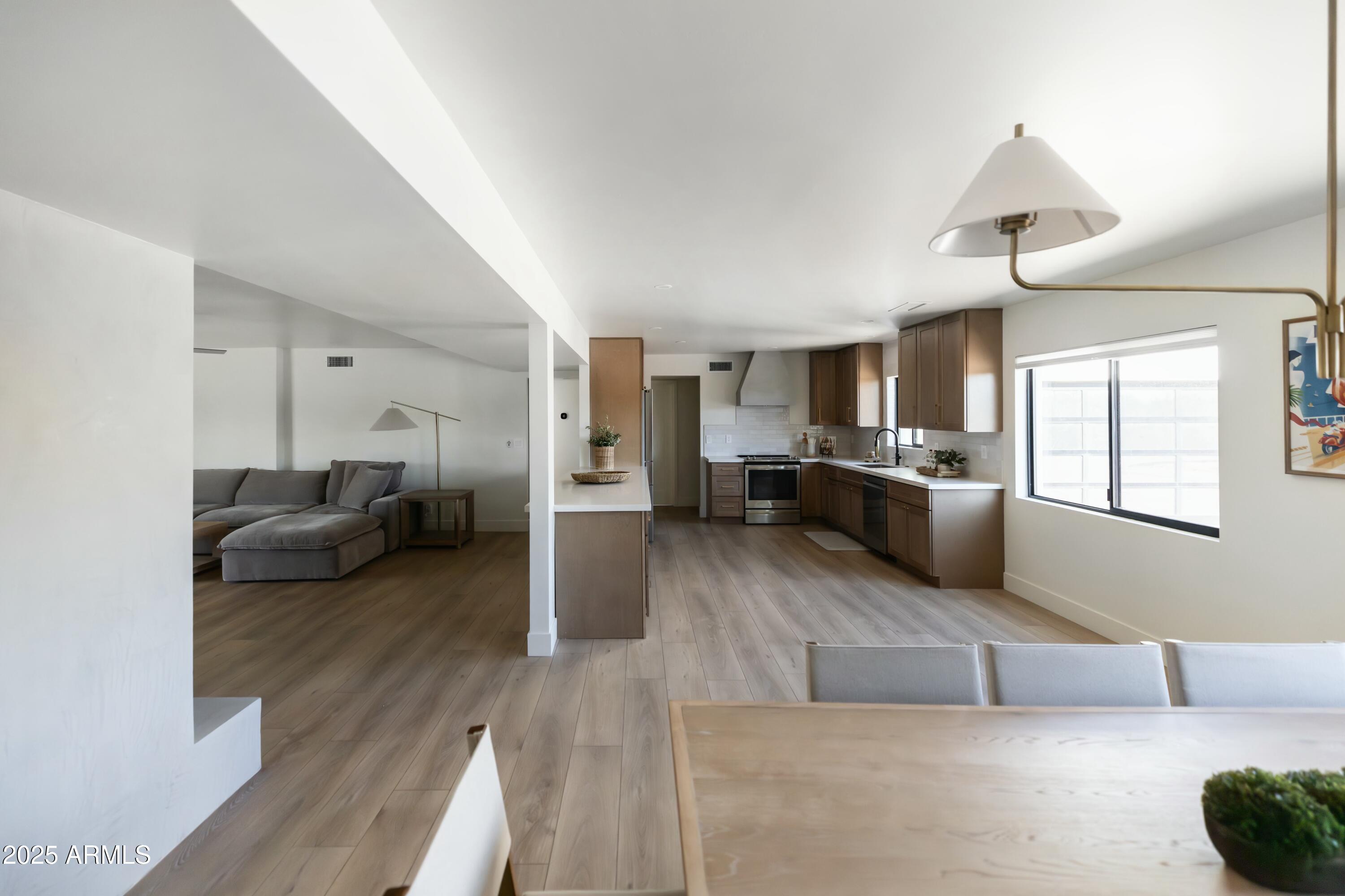 6516 N 43RD Place