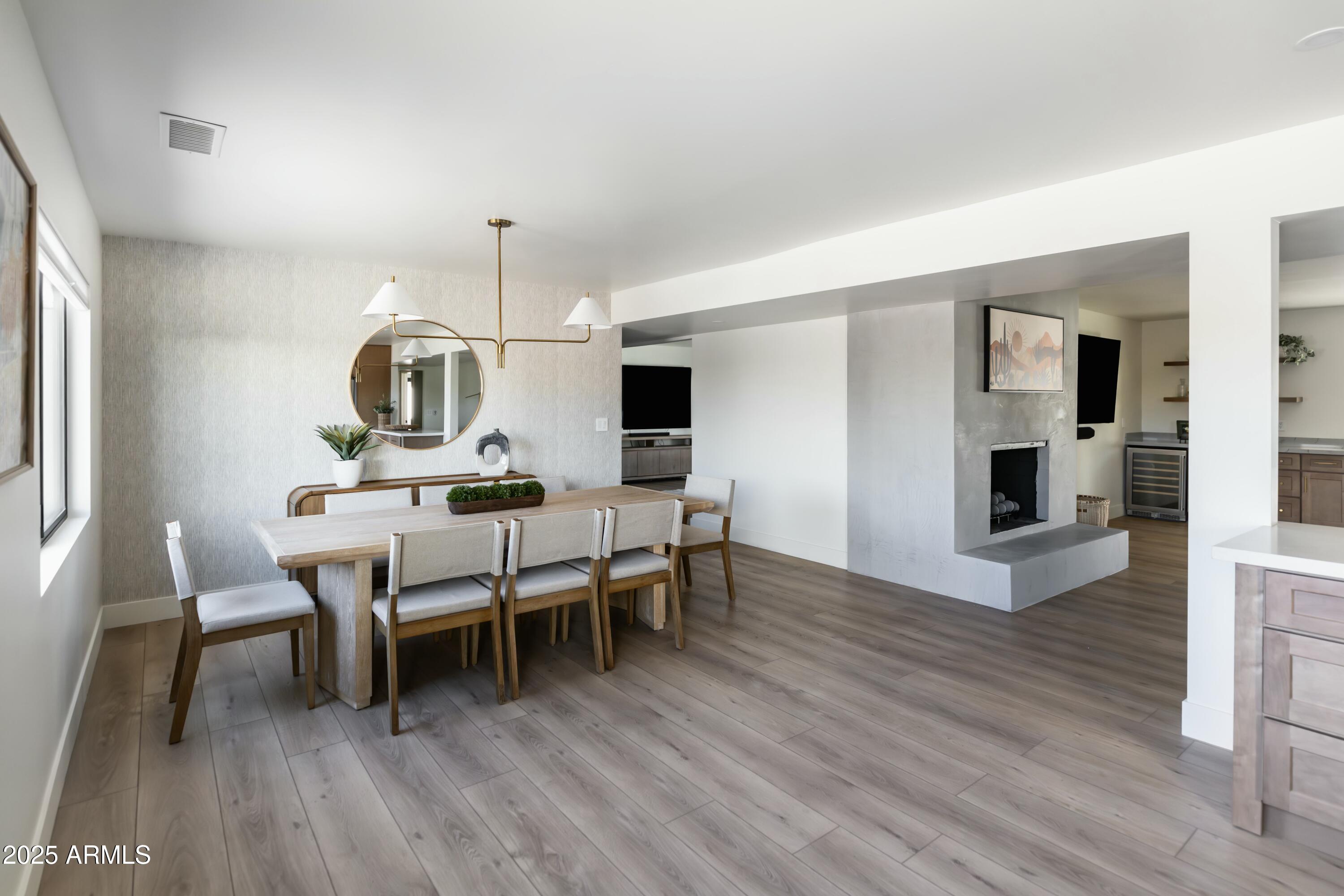 6516 N 43RD Place