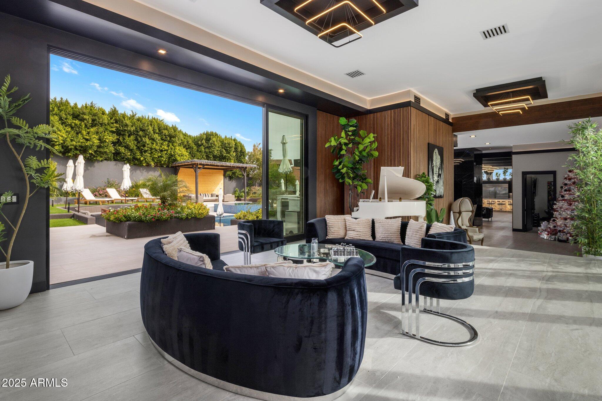 7223 N Black Rock Trail