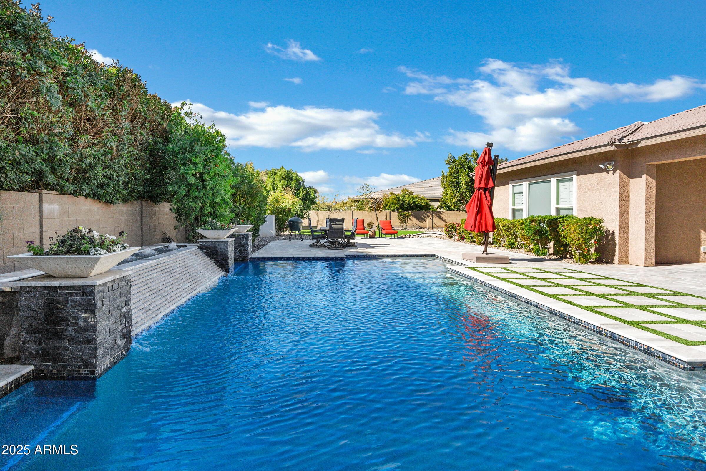 1783 E DESERT BROOM Place