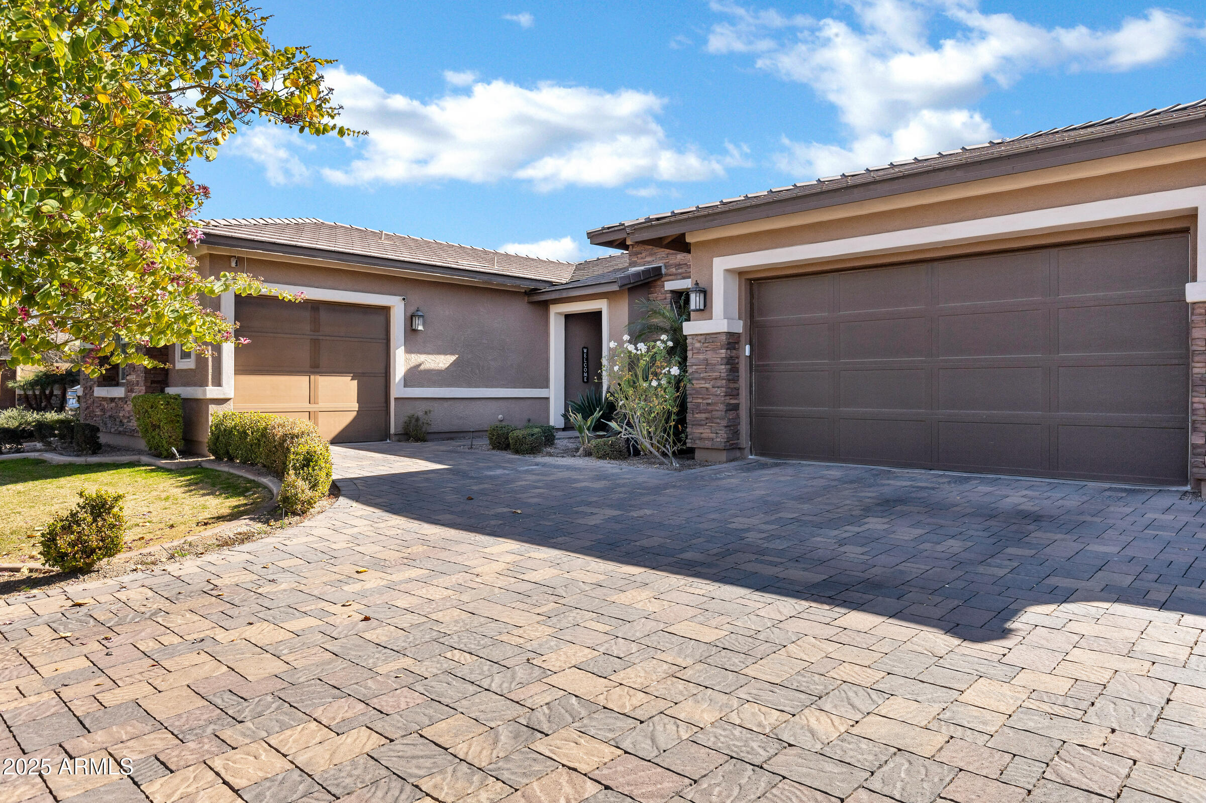 1783 E DESERT BROOM Place