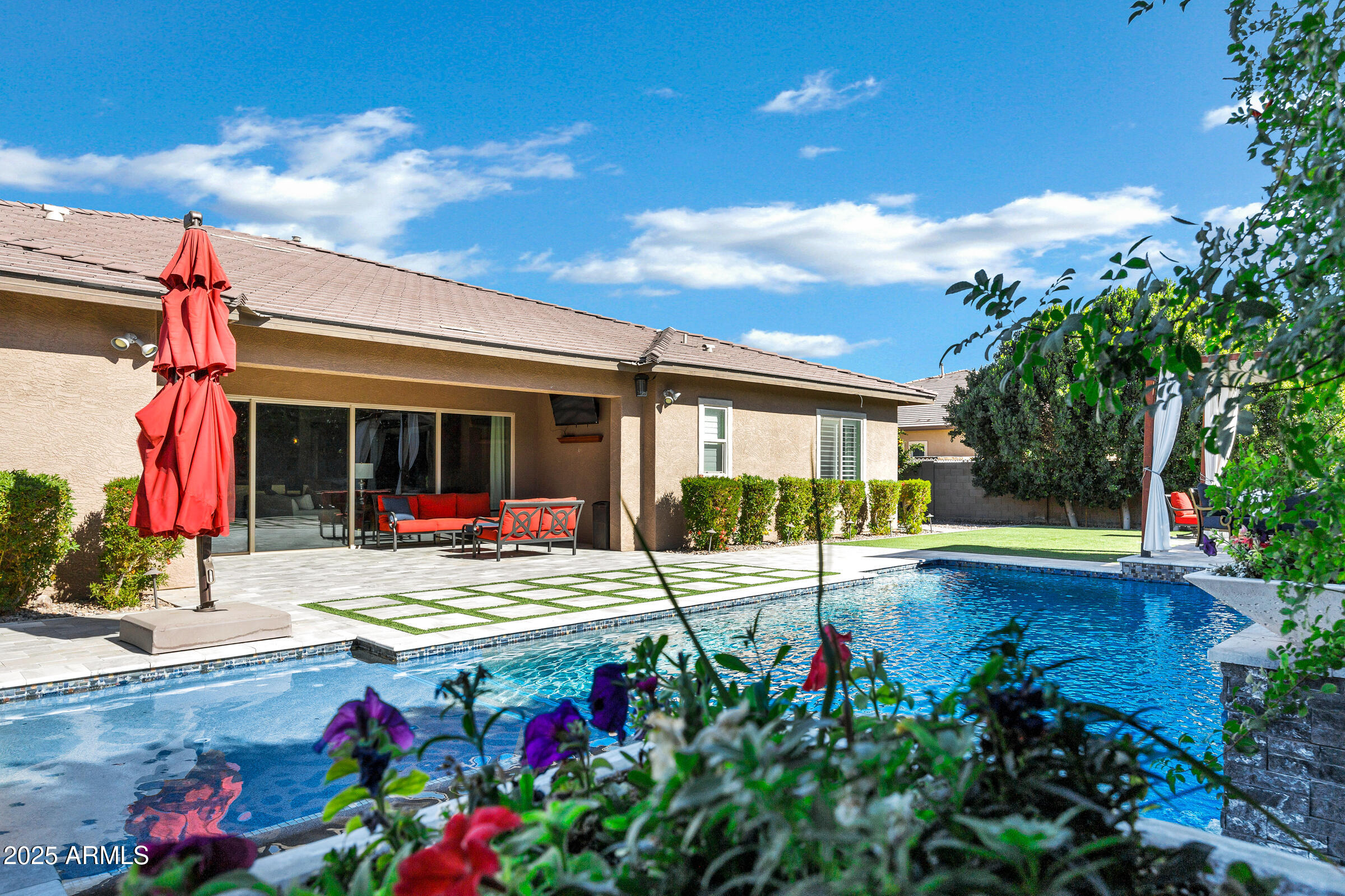 1783 E DESERT BROOM Place