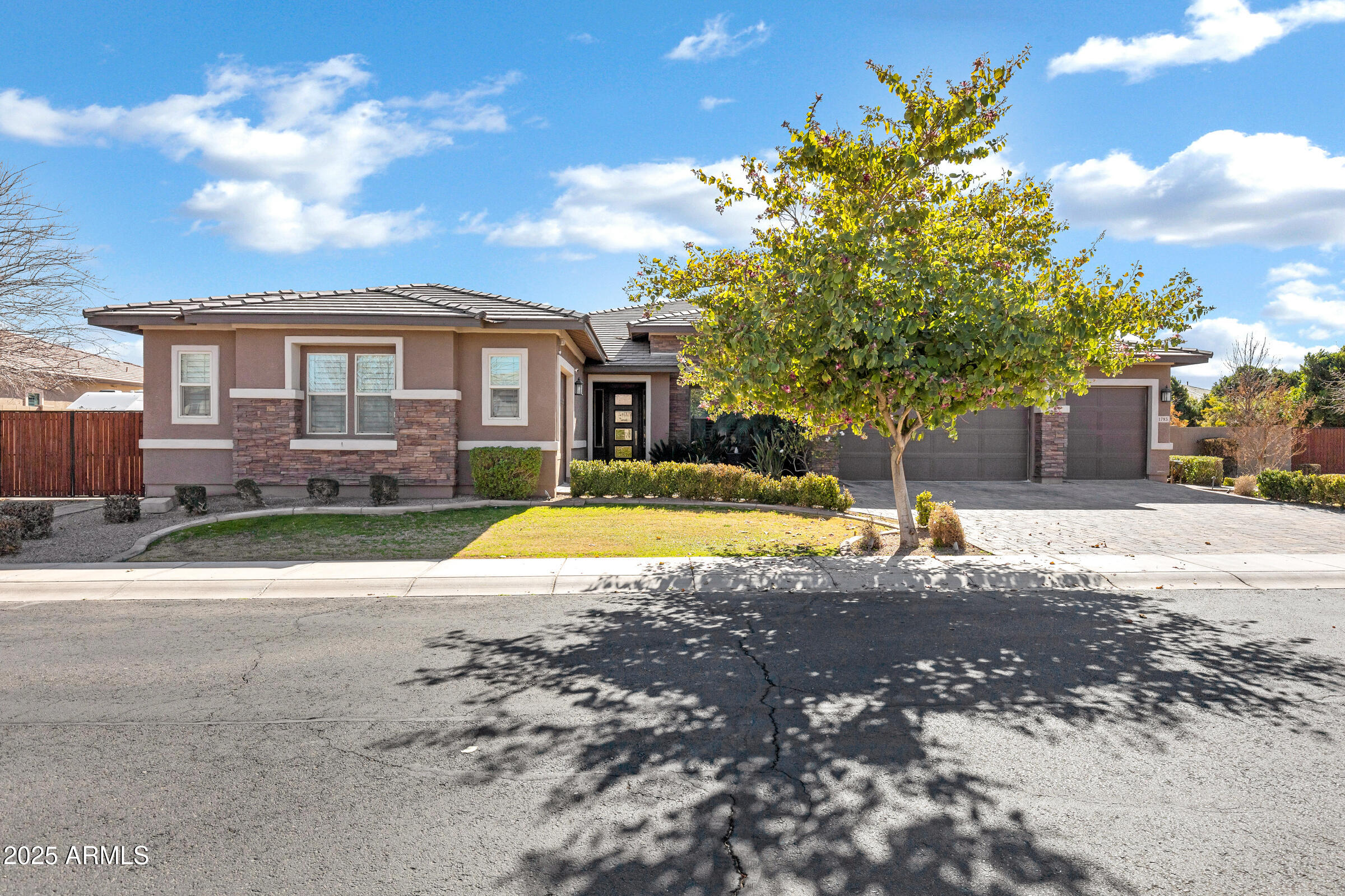 1783 E DESERT BROOM Place
