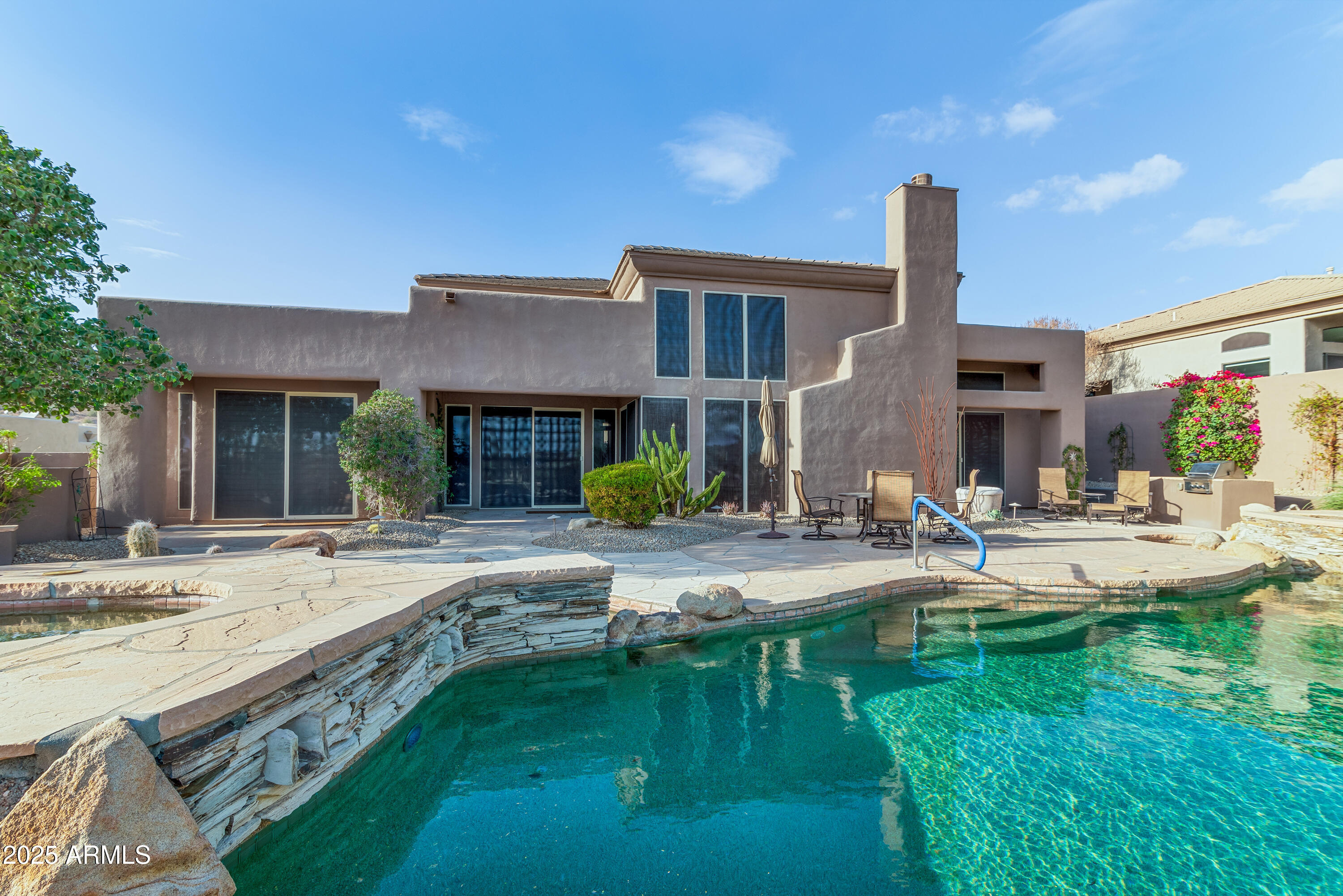9619 N LONGFEATHER