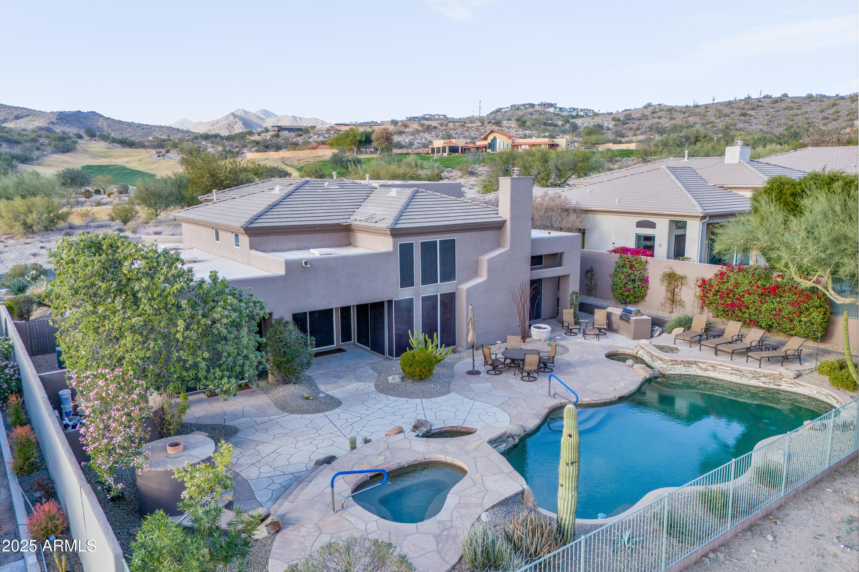 9619 N LONGFEATHER