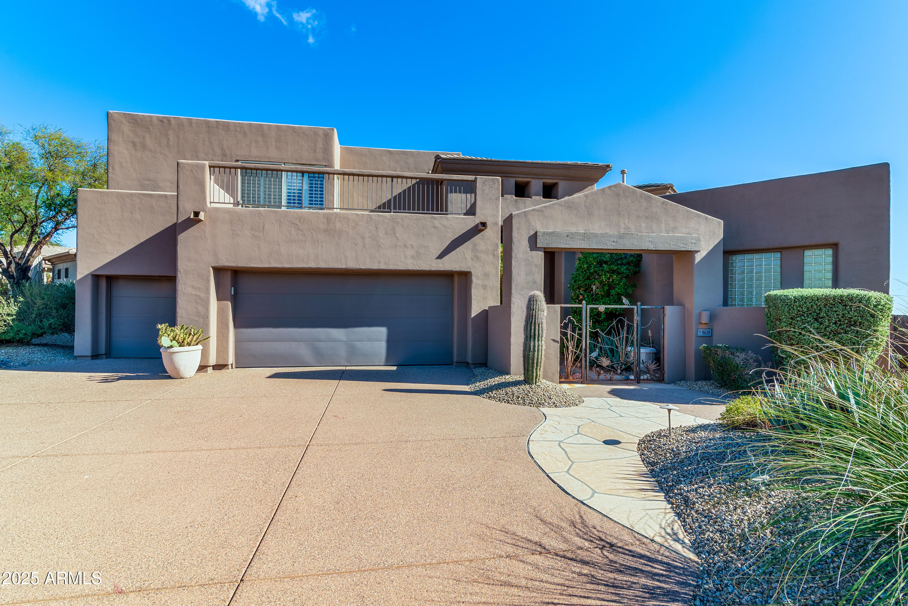9619 N LONGFEATHER