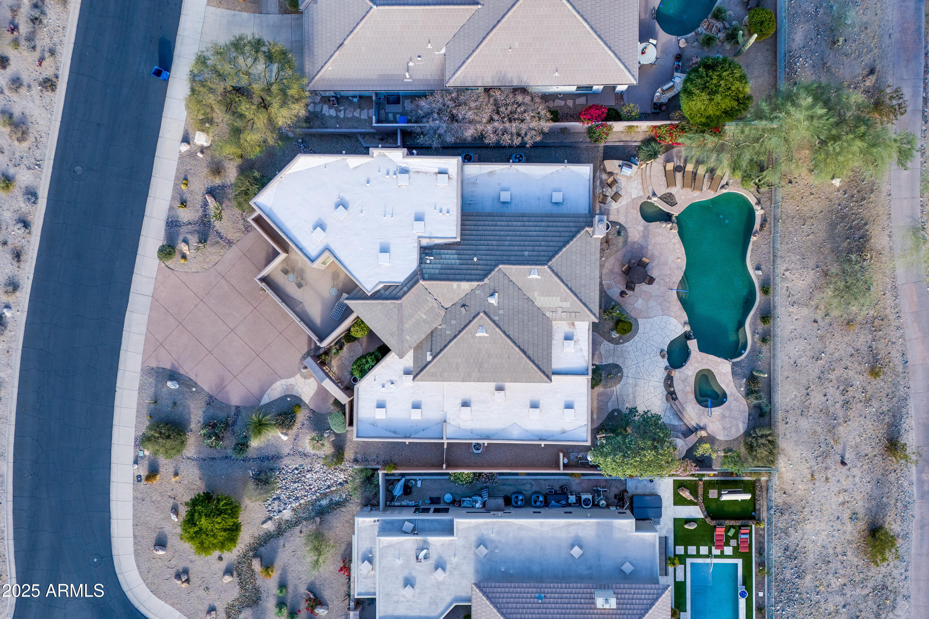 9619 N LONGFEATHER