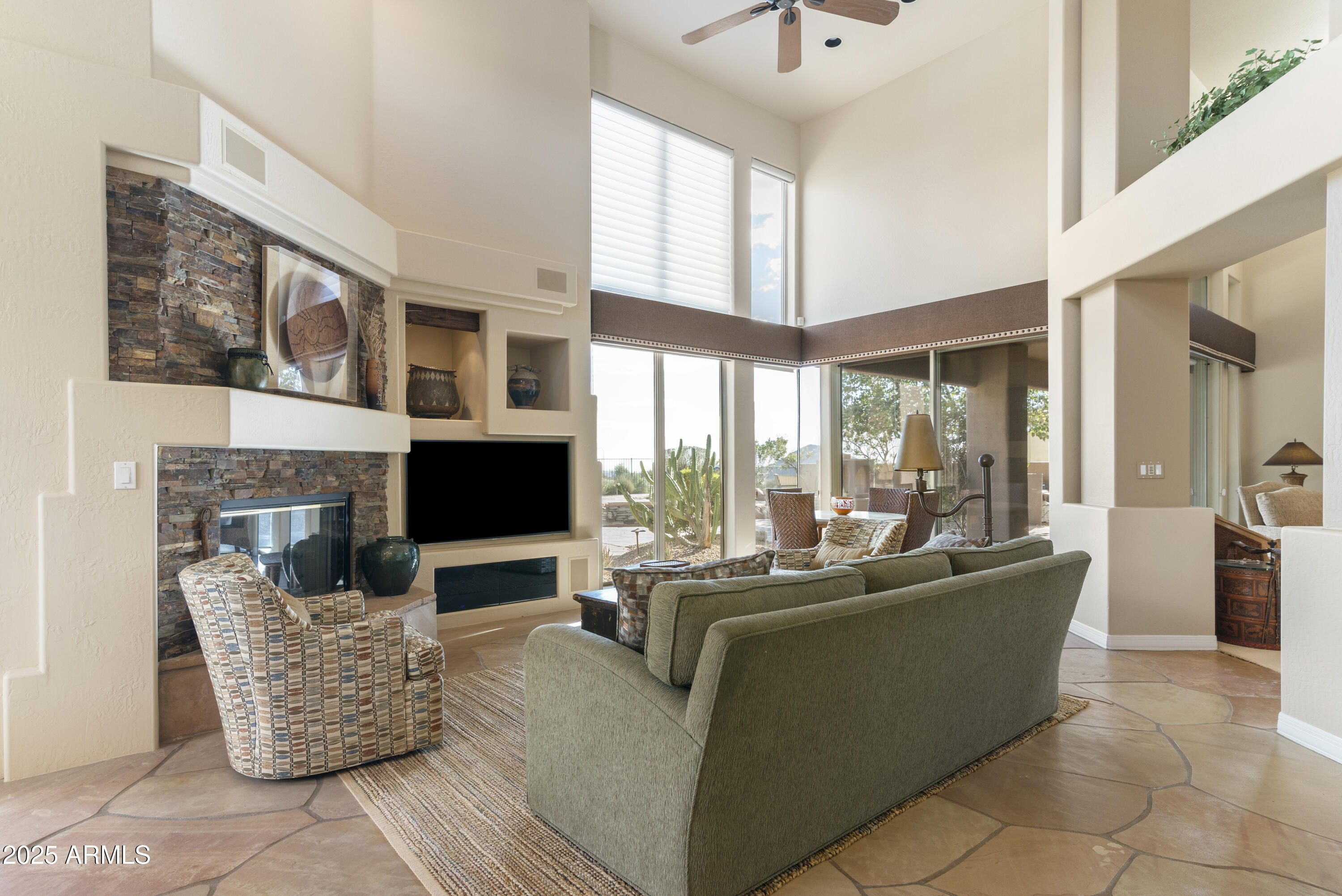 9619 N LONGFEATHER