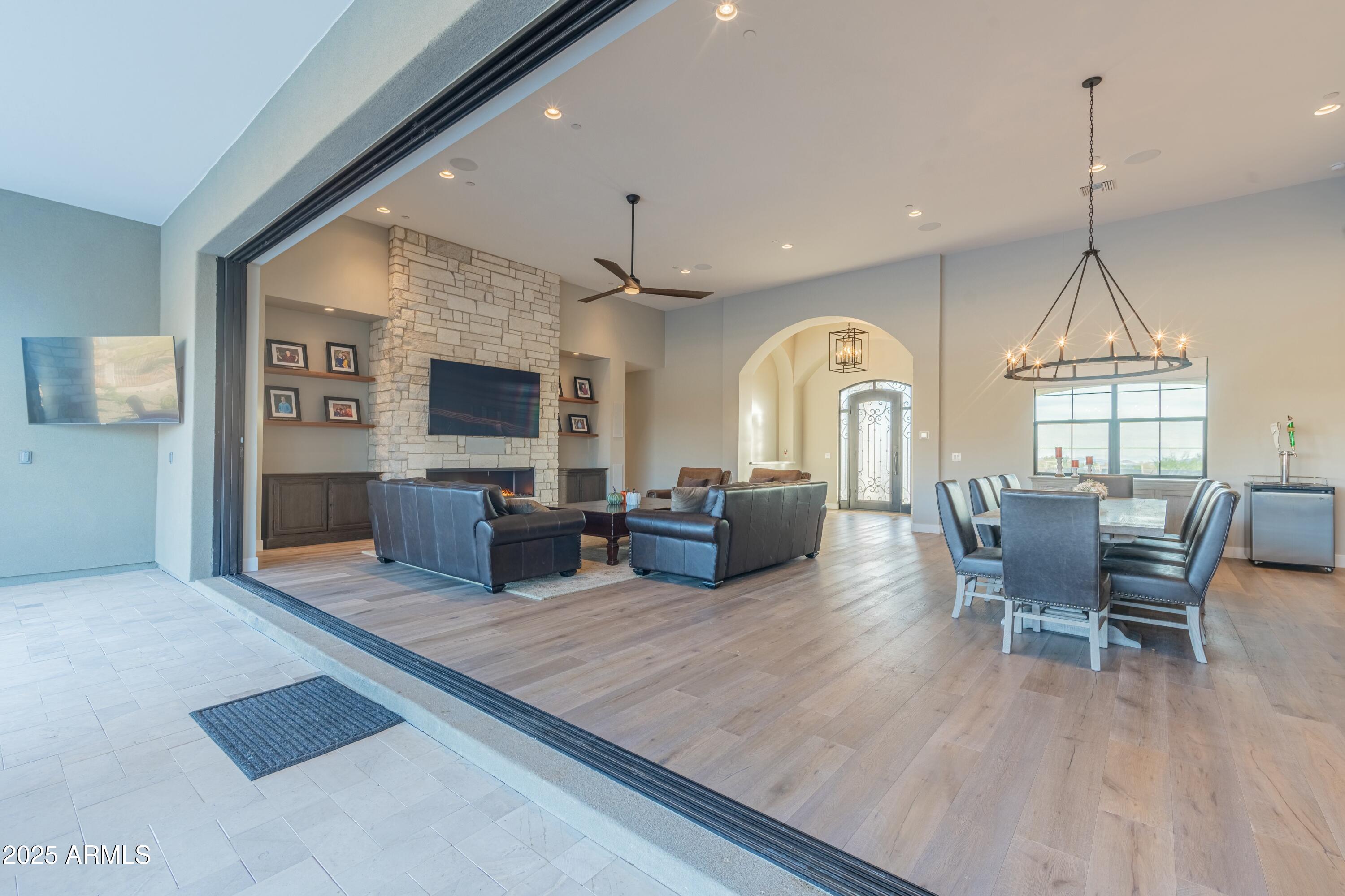 3162 E DOLORES Road