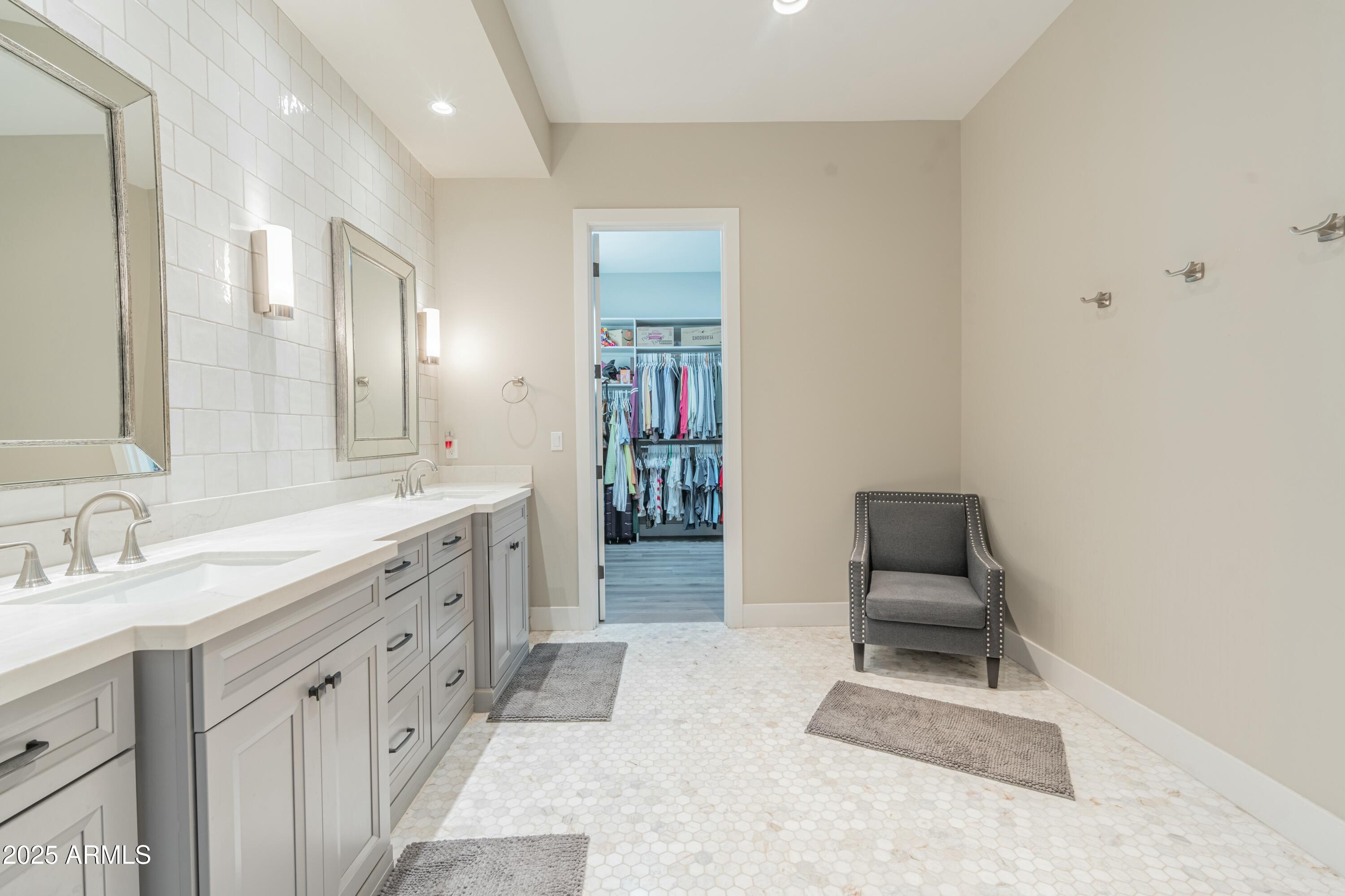 3162 E DOLORES Road
