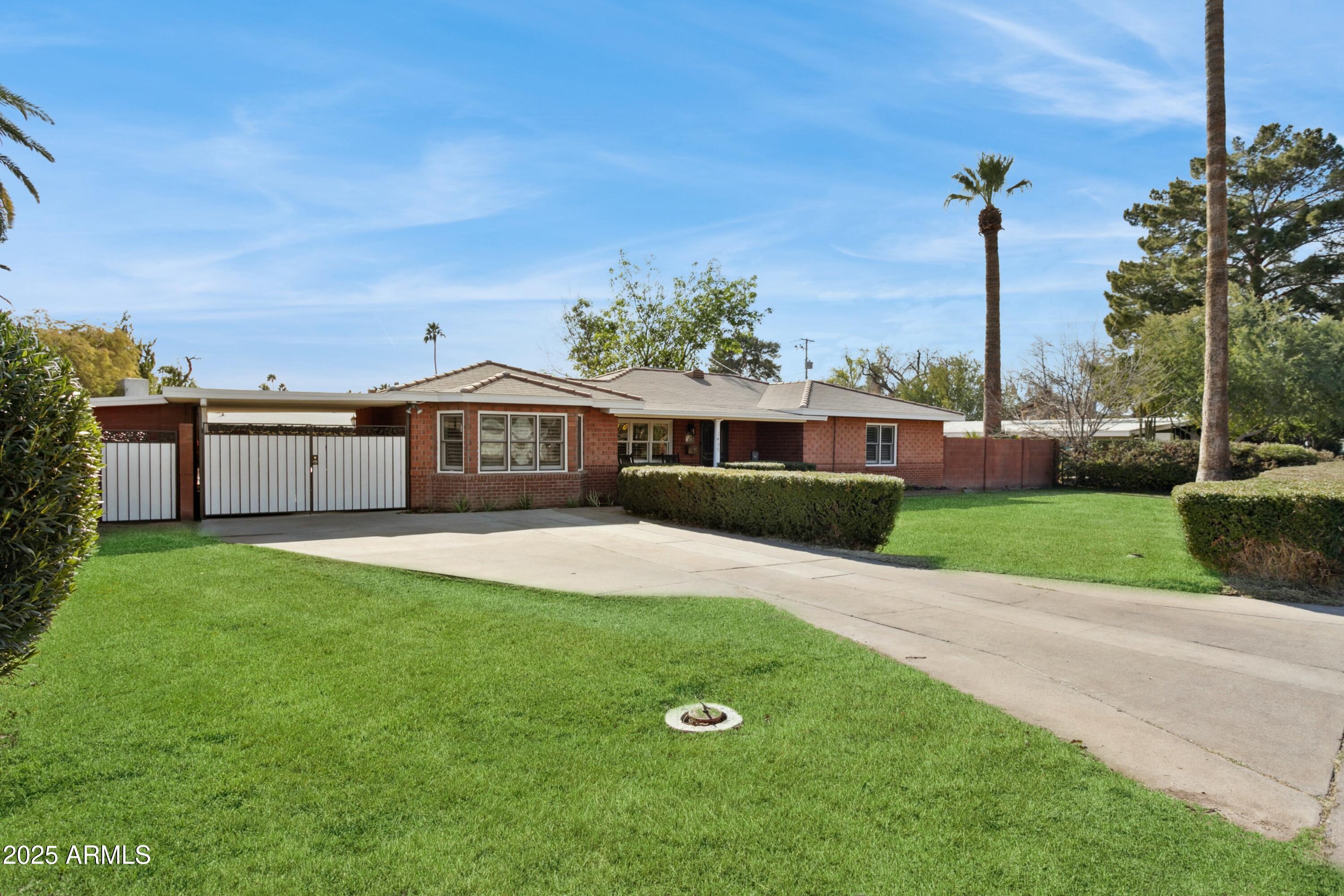 1435 E ROSE Lane