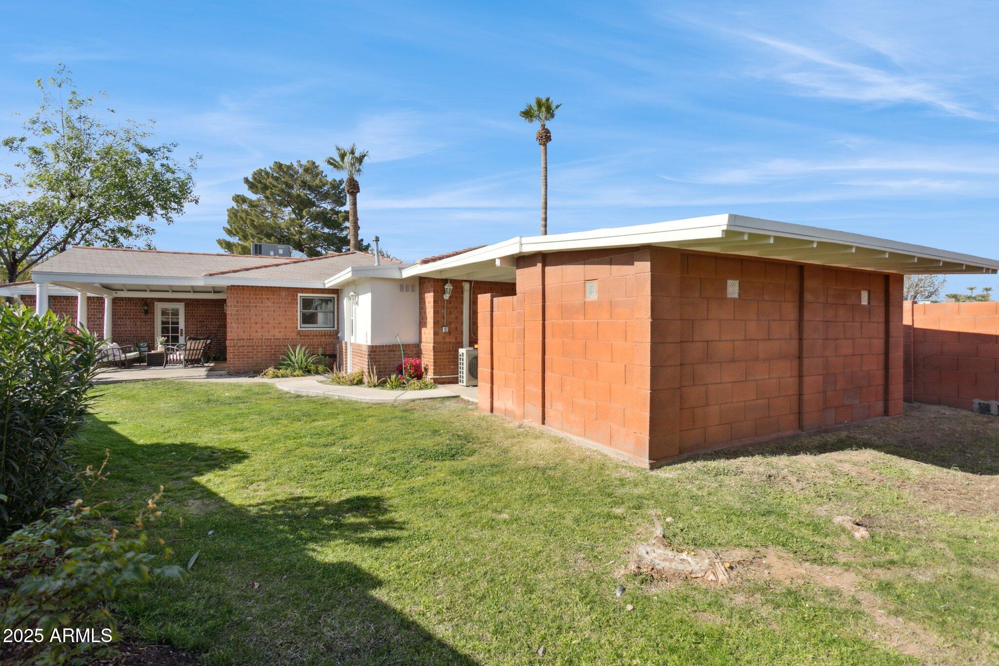 1435 E ROSE Lane