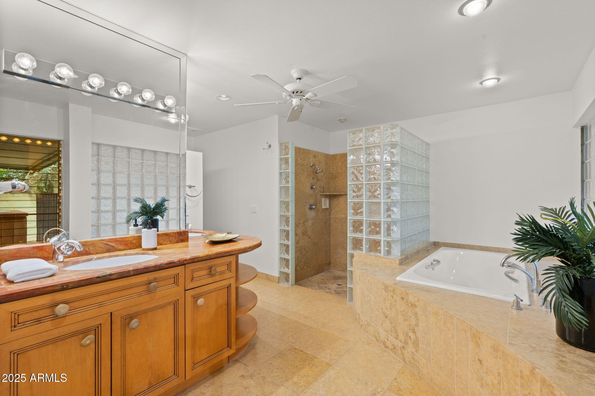 203 W ALEGRE Drive