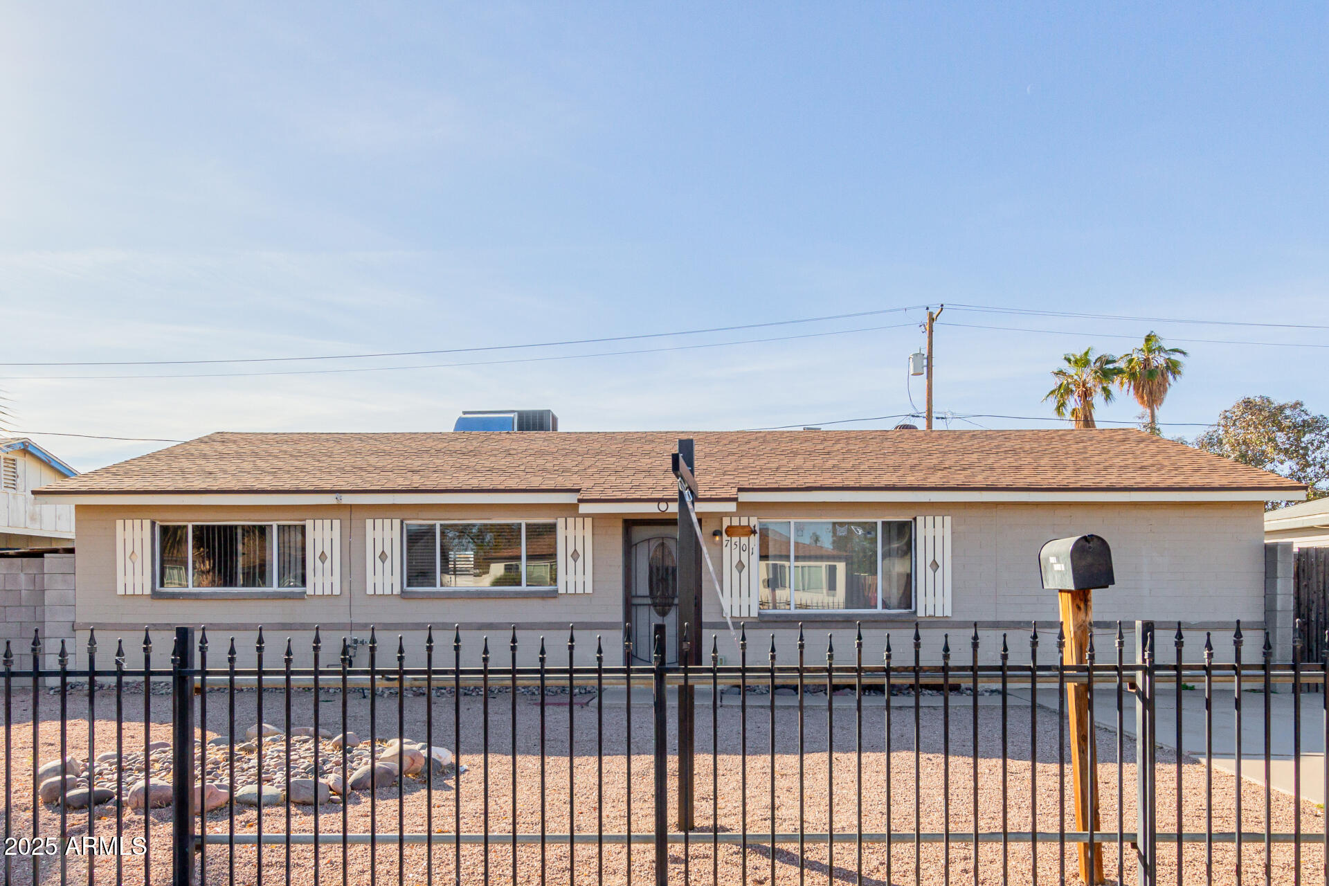 7501 E PIERCE Street