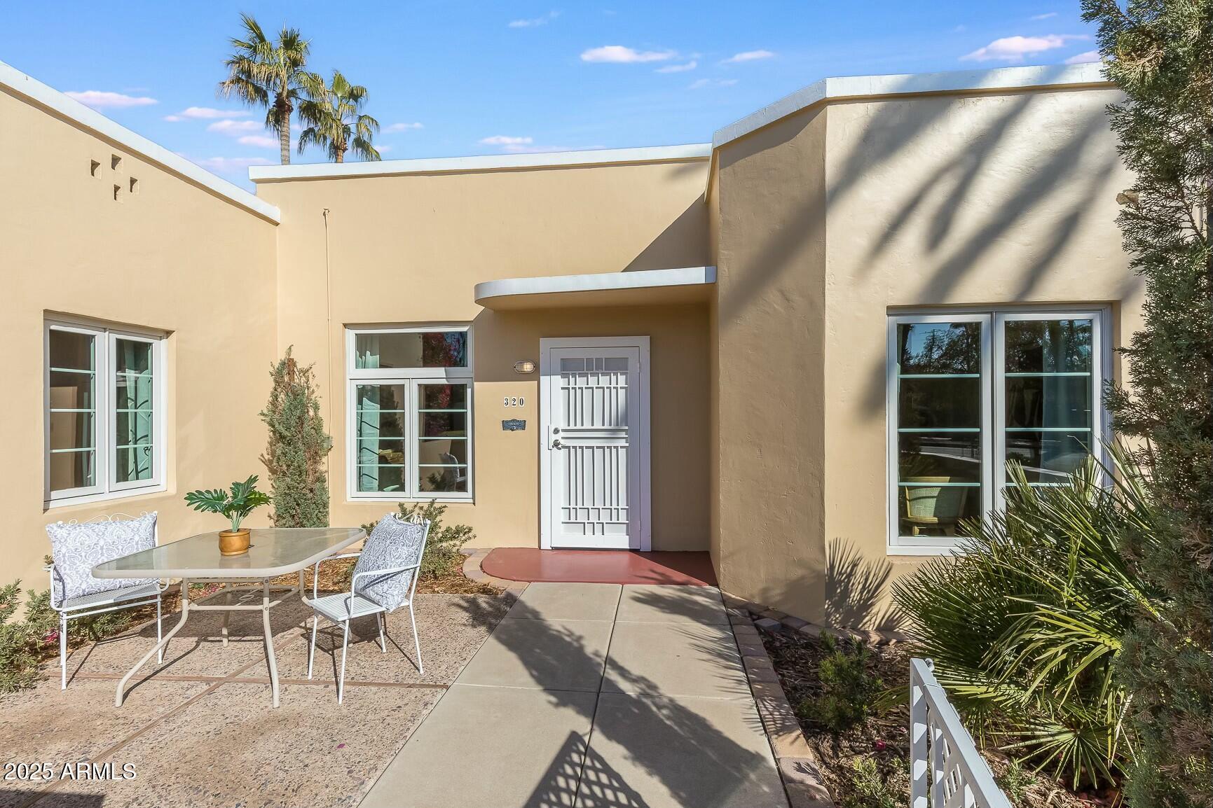 320 W Cypress Street