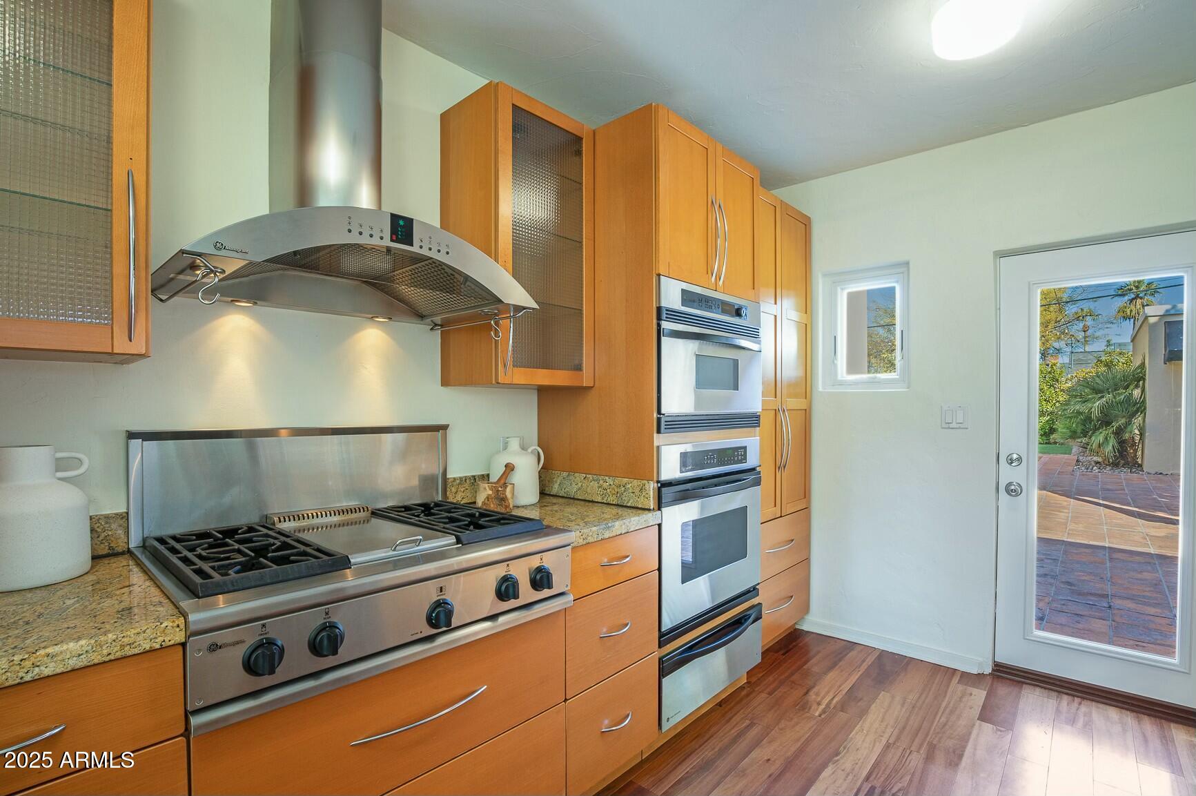 320 W Cypress Street