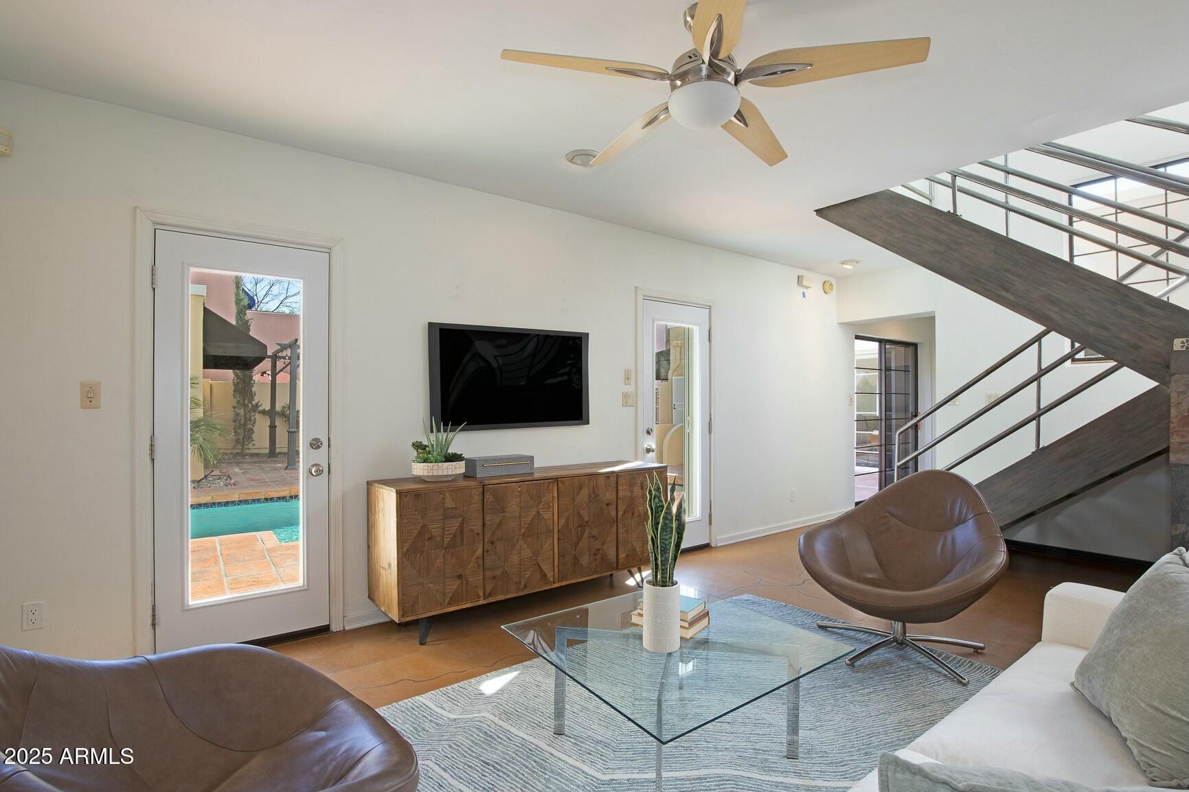 320 W Cypress Street