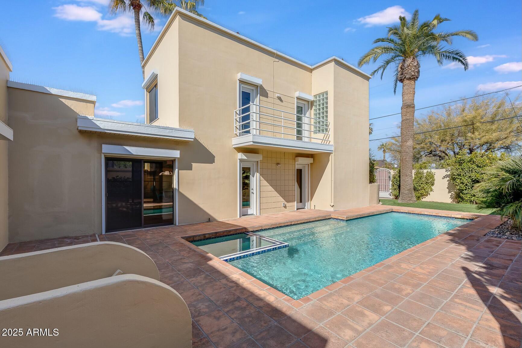 320 W Cypress Street