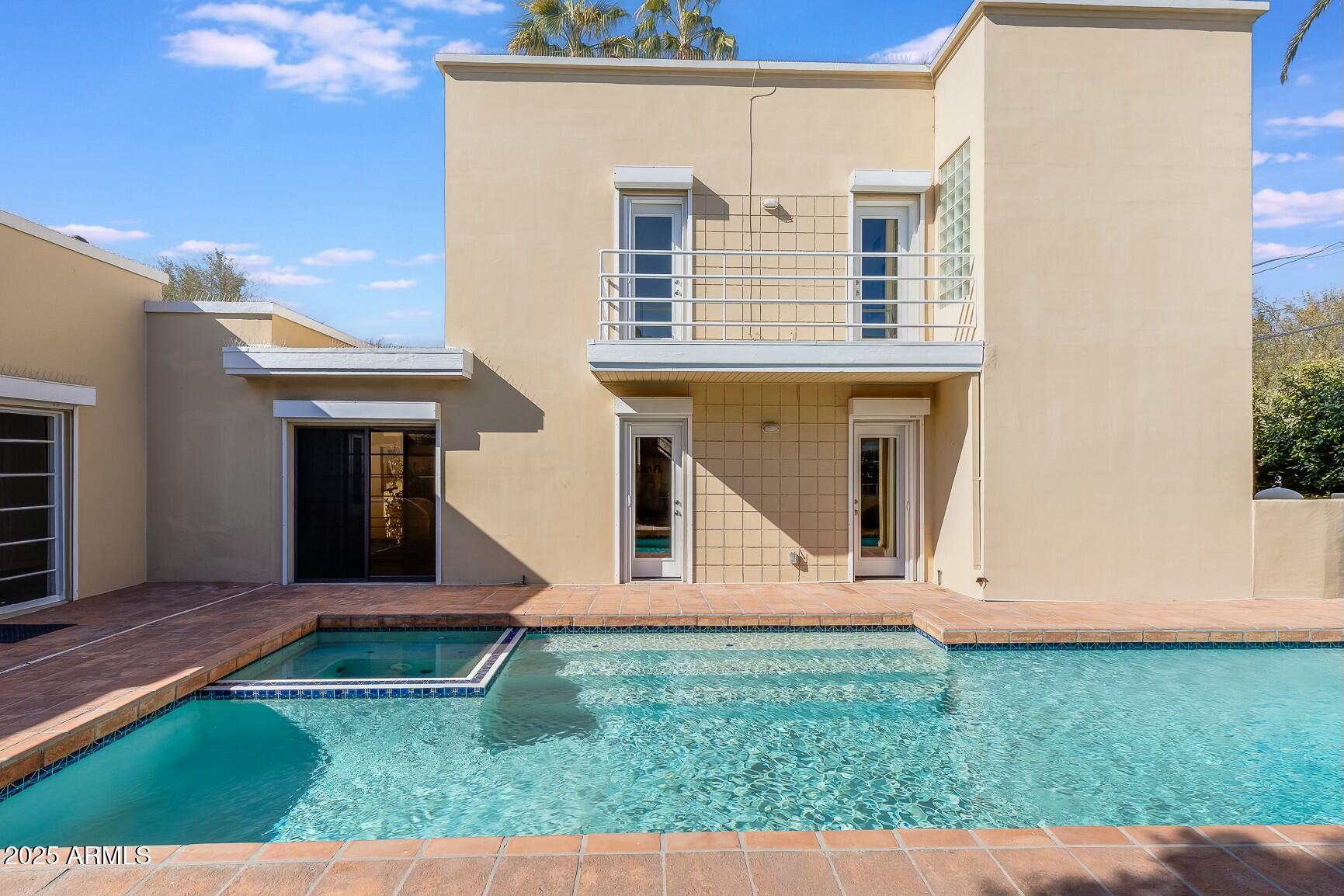 320 W Cypress Street