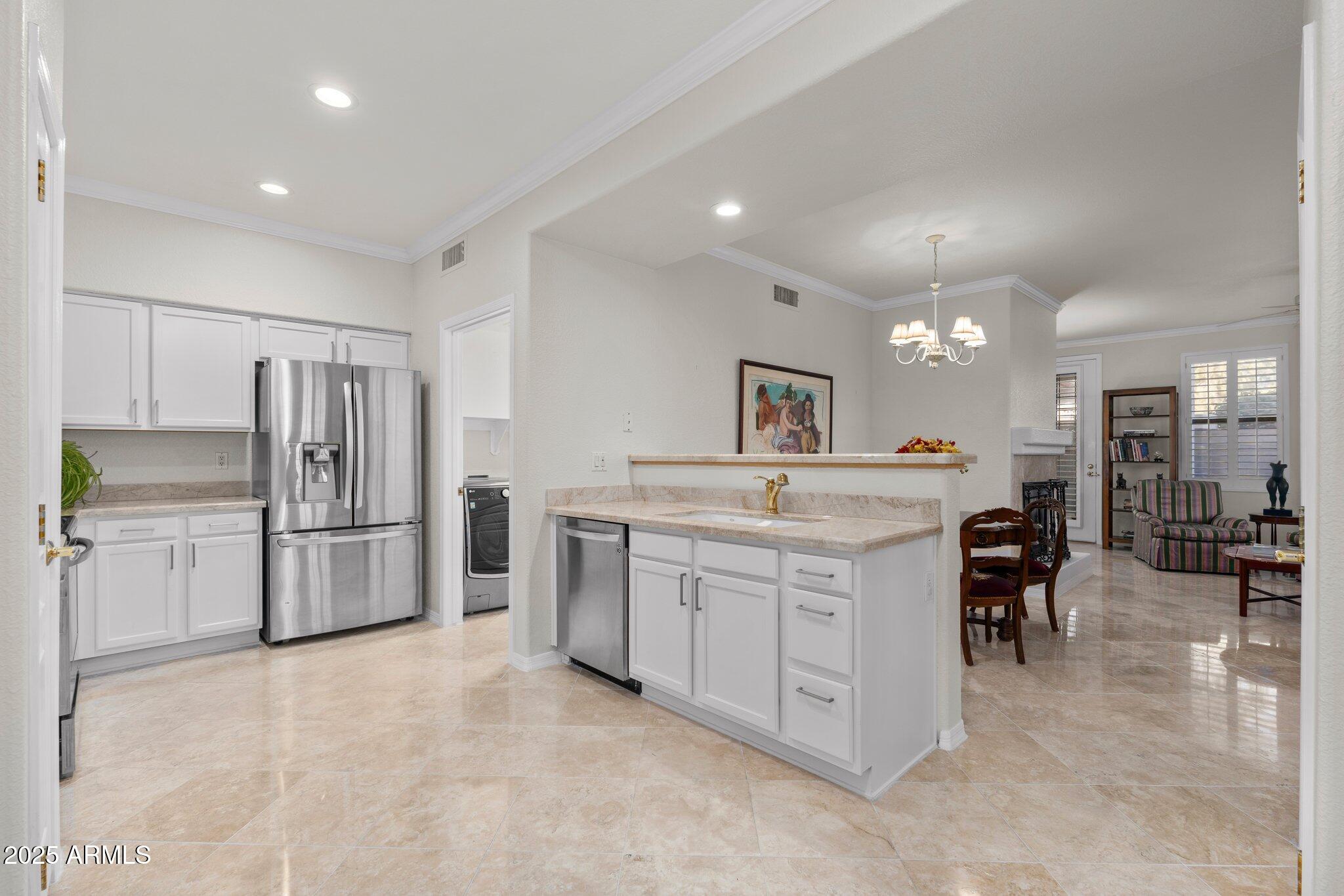 15221 N CLUBGATE Drive 1141