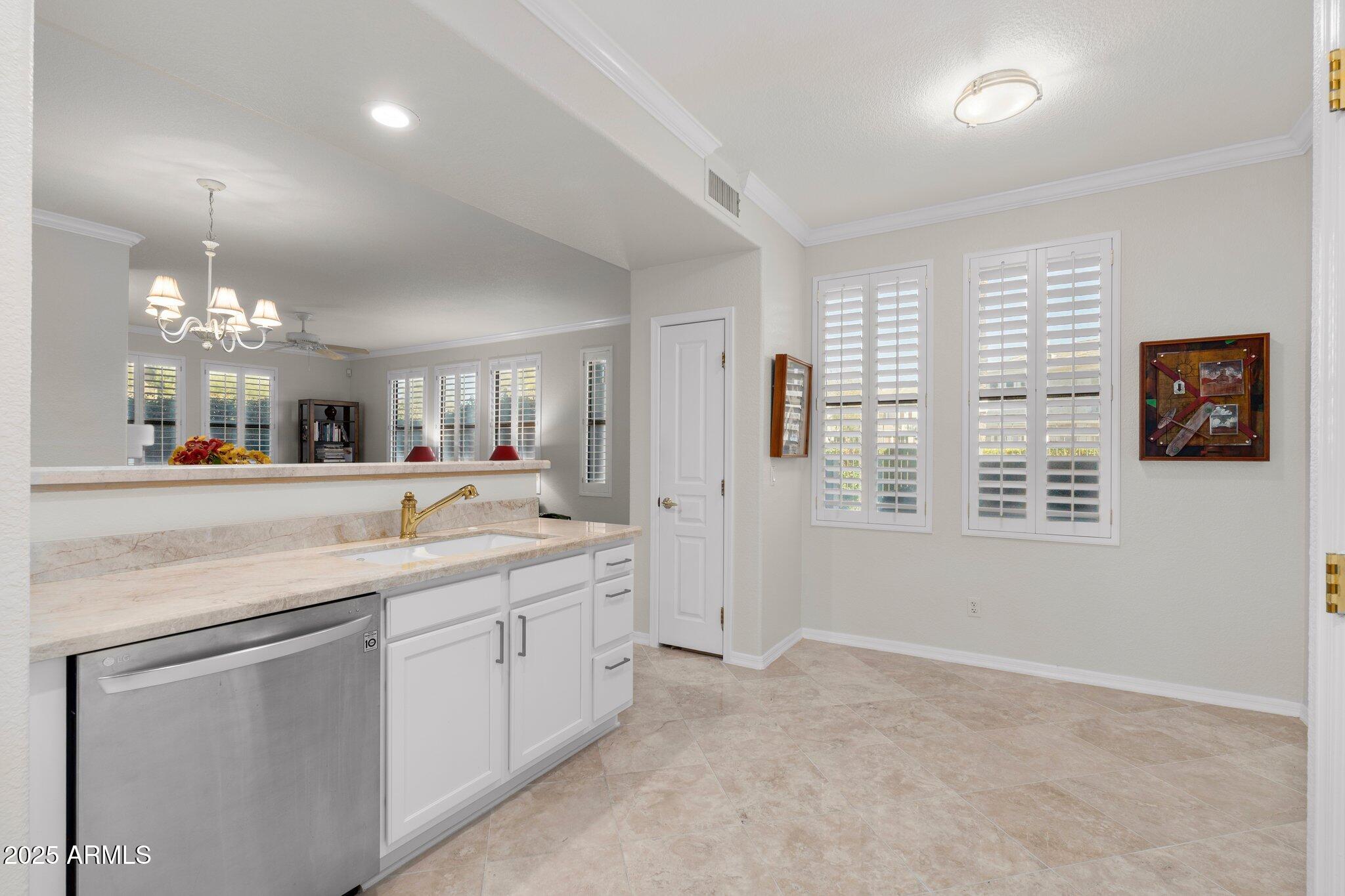 15221 N CLUBGATE Drive 1141