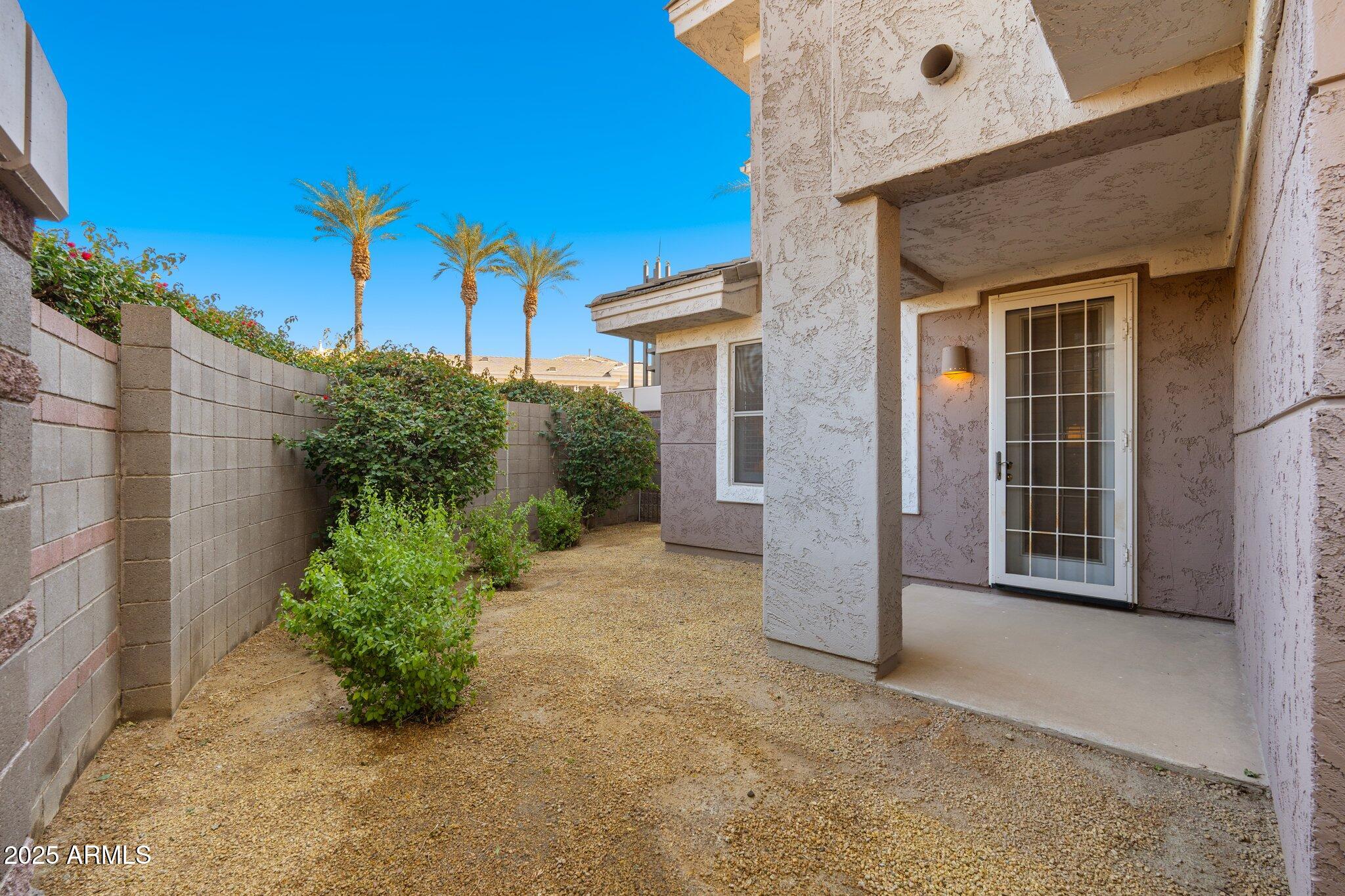 15221 N CLUBGATE Drive 1141