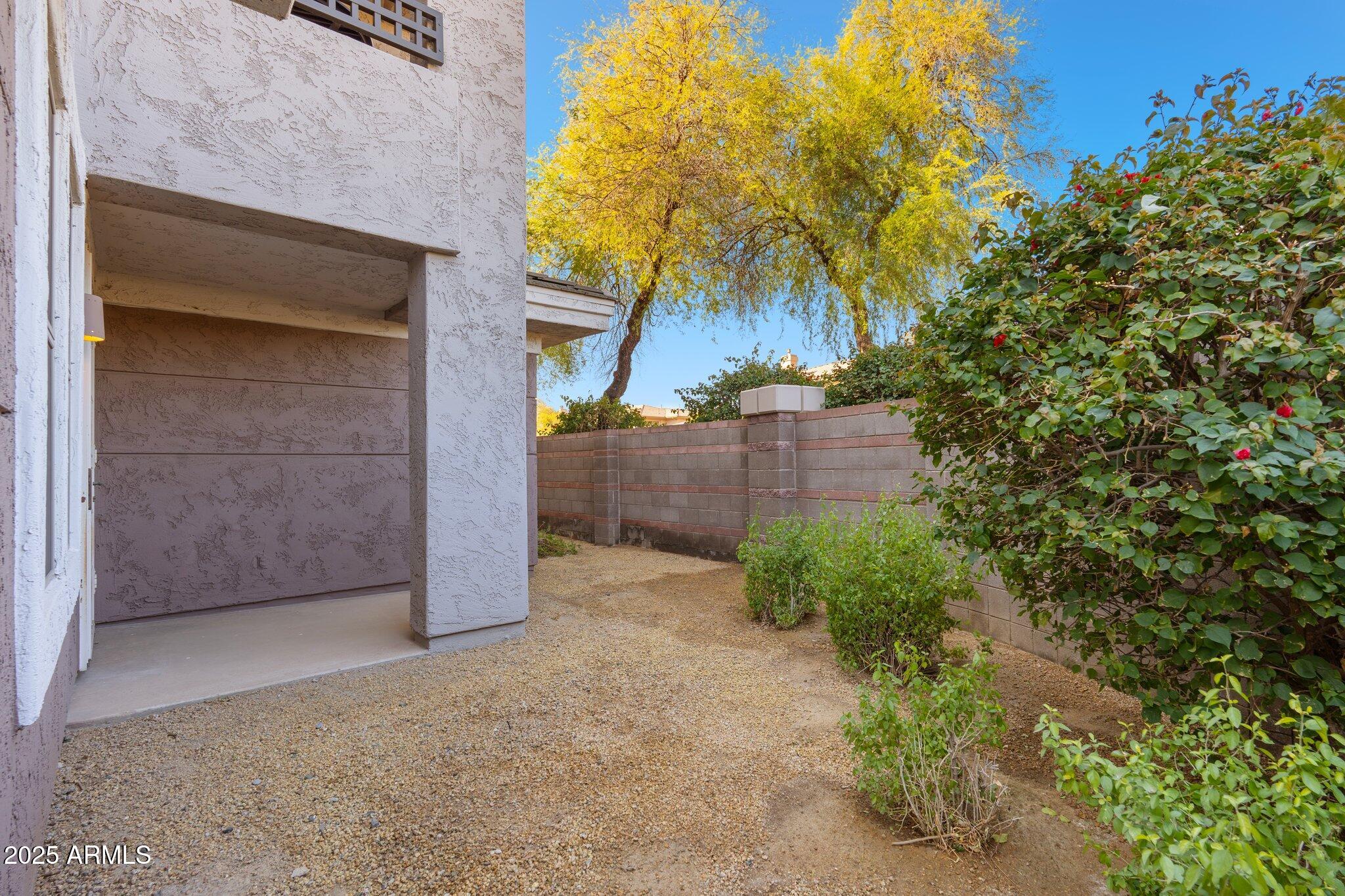 15221 N CLUBGATE Drive 1141