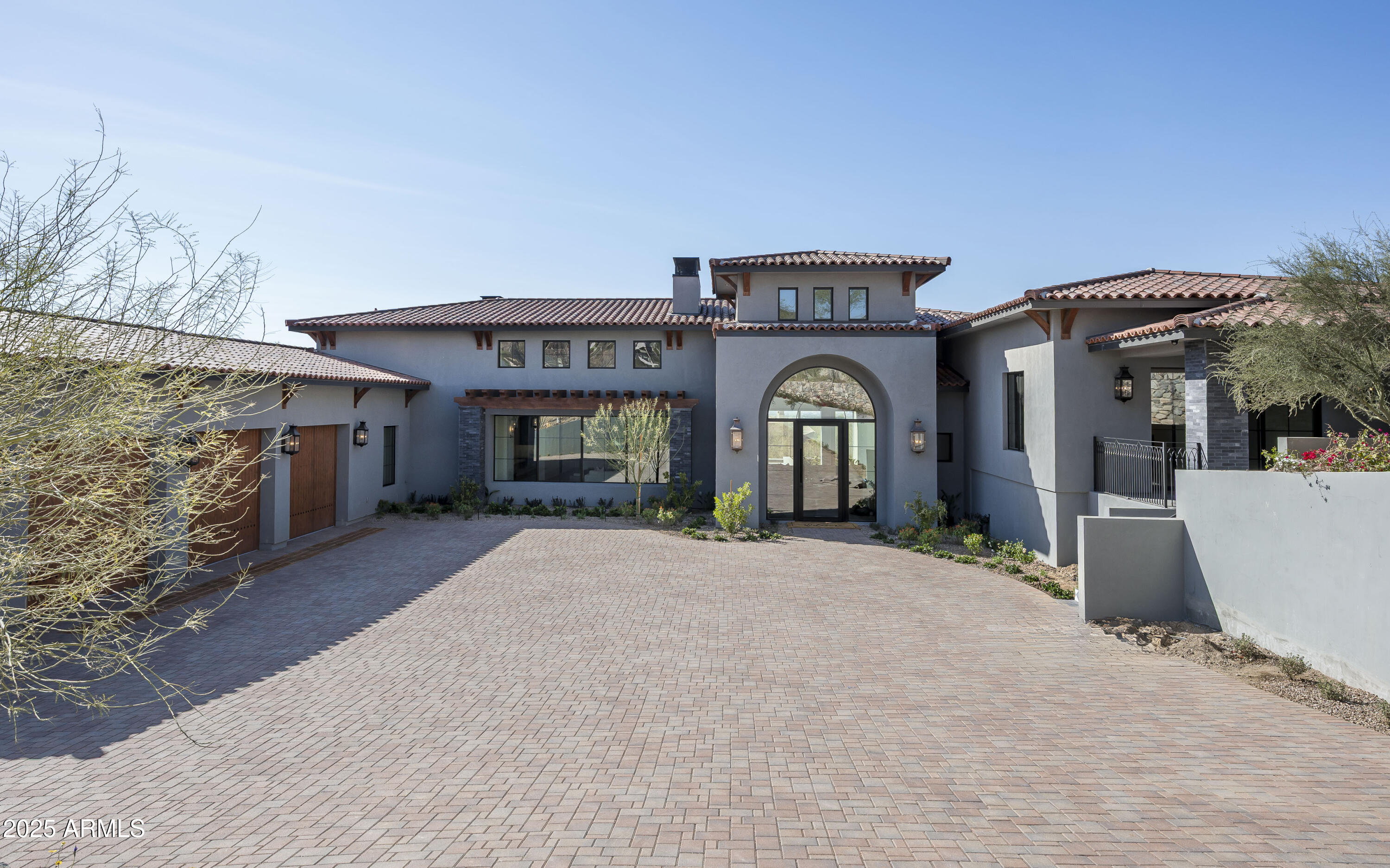 6825 N 39th Place