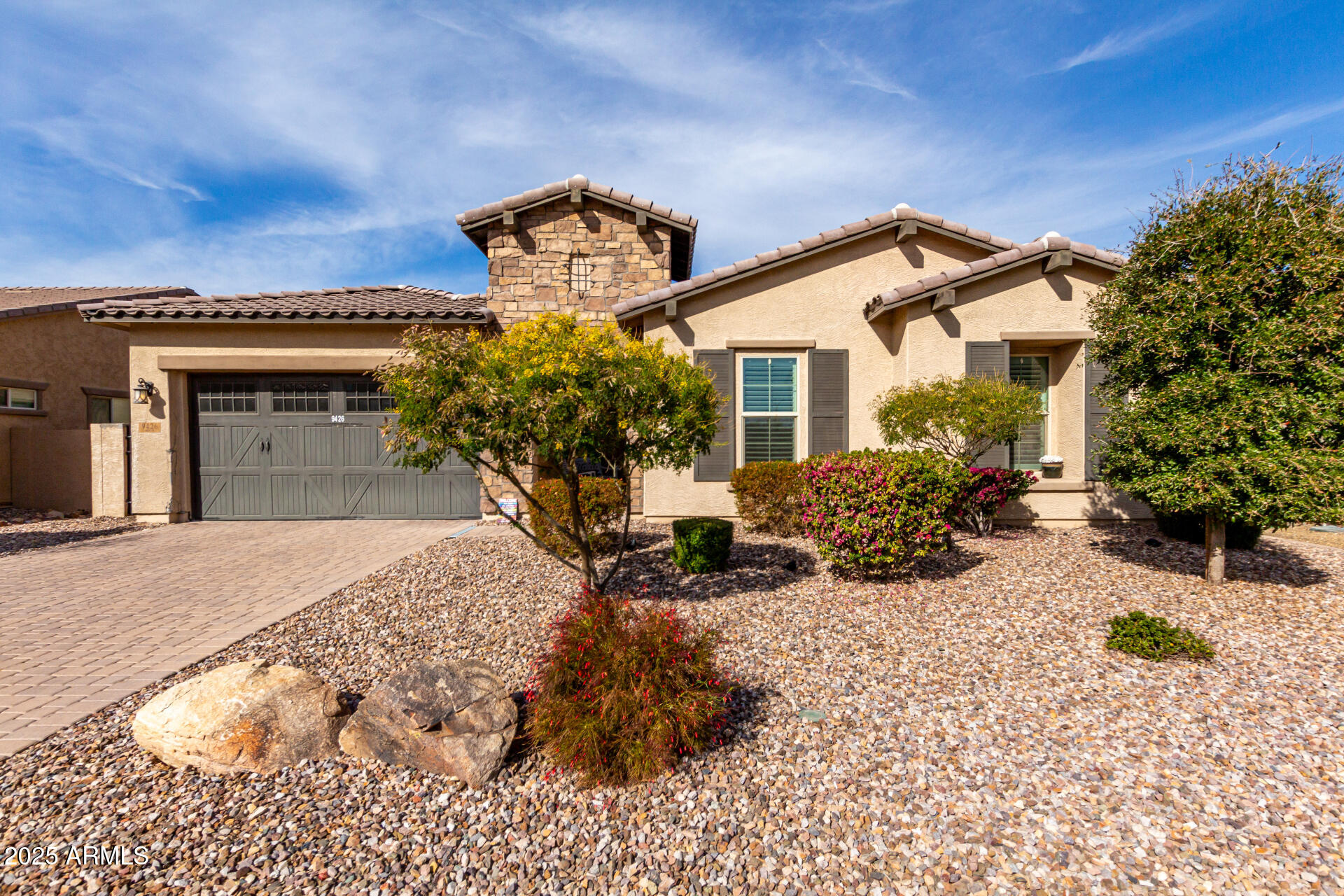 9426 W DALEY Lane