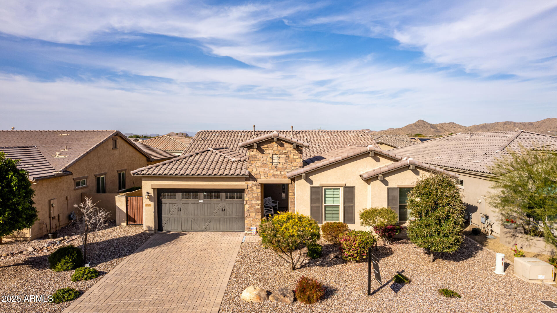 9426 W DALEY Lane