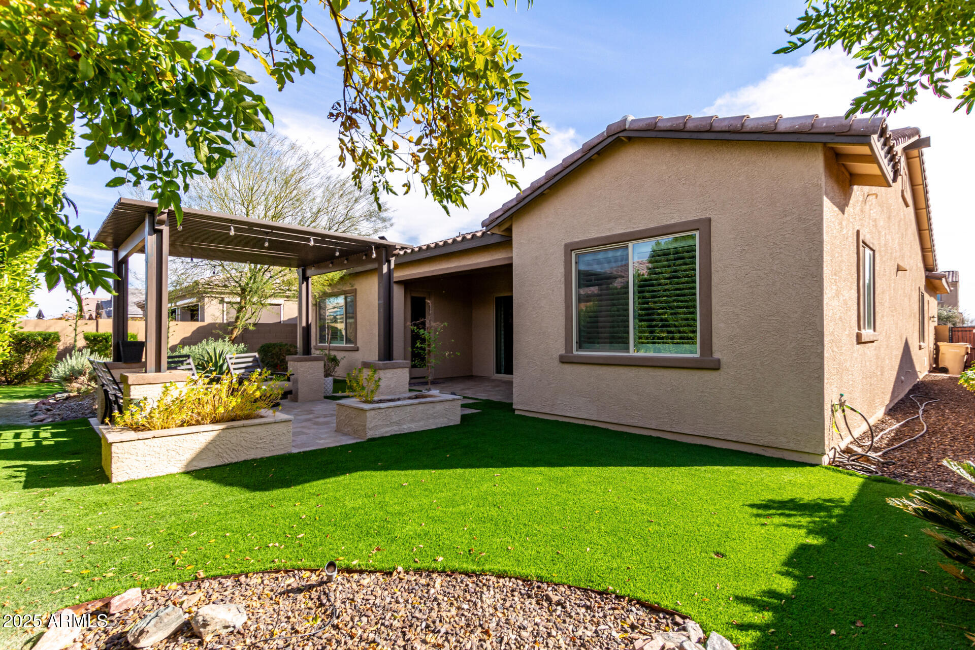 9426 W DALEY Lane