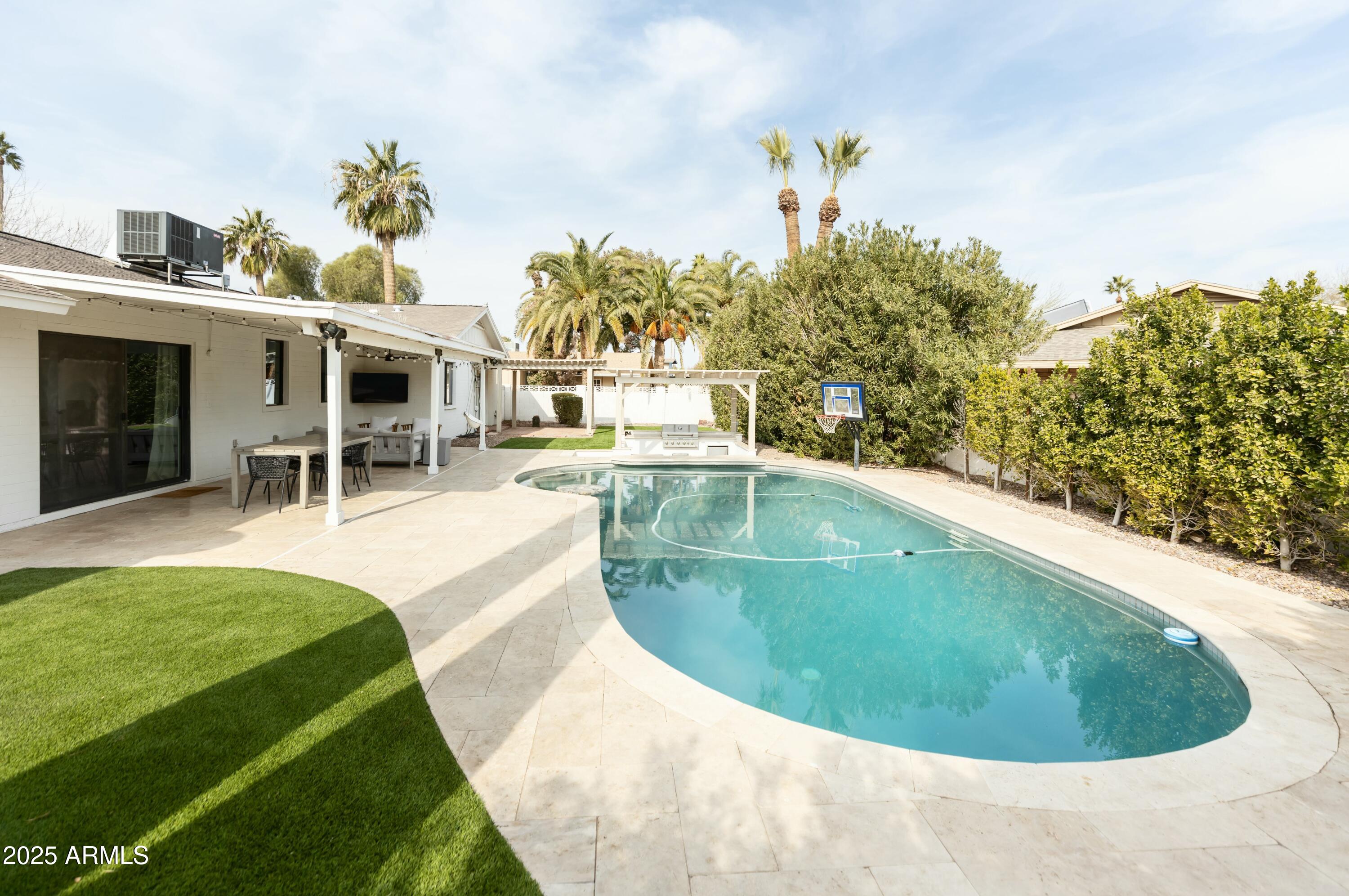 8708 E SELLS Drive