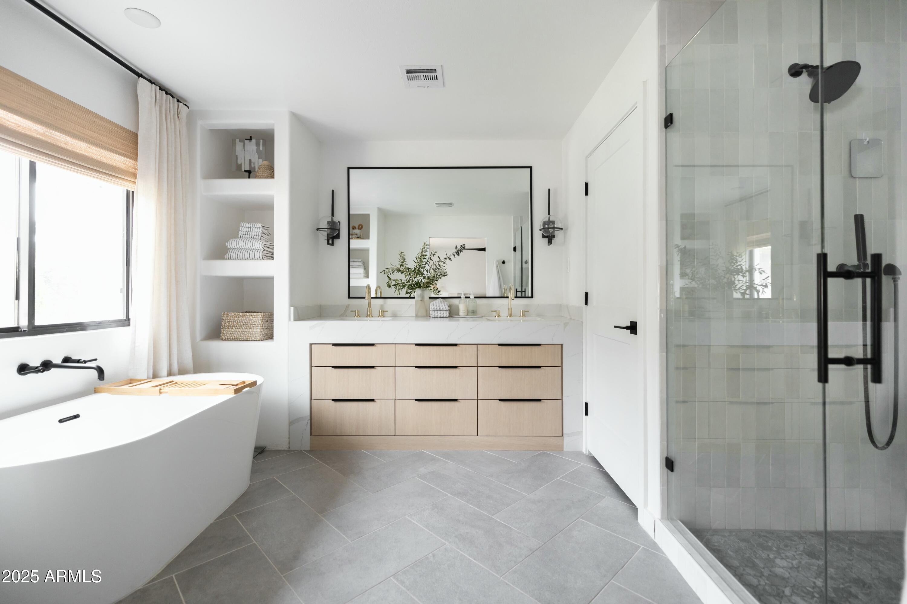 8708 E SELLS Drive