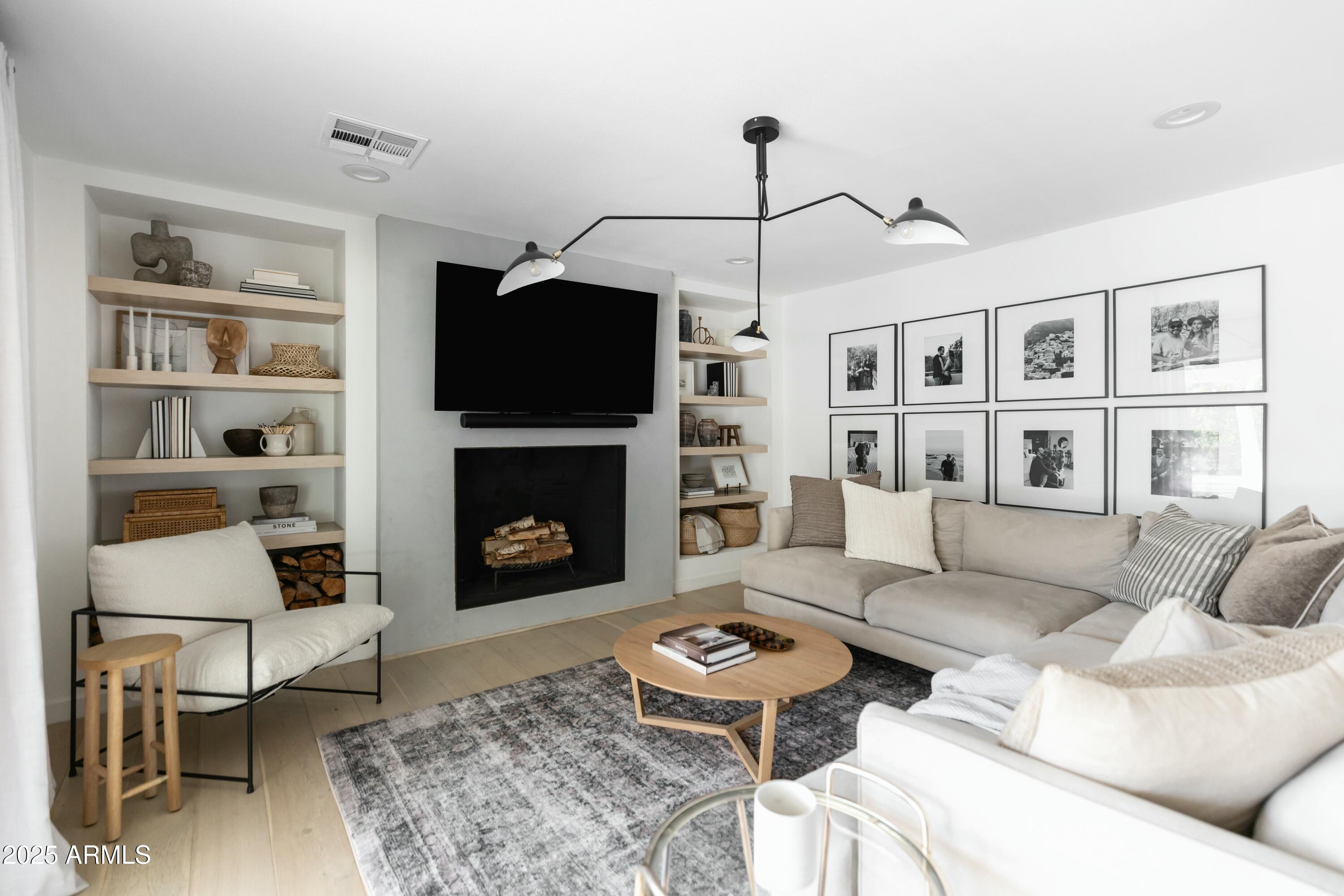 8708 E SELLS Drive