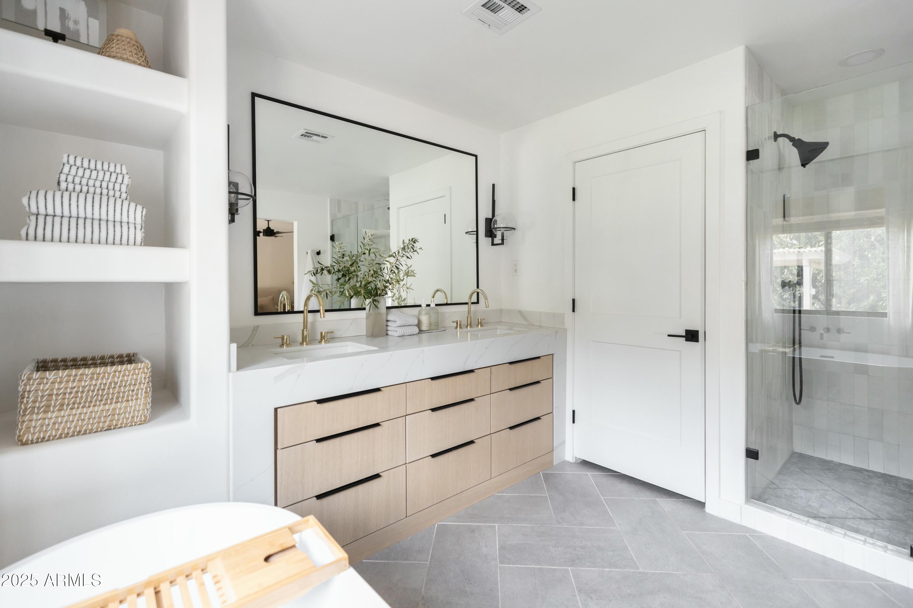 8708 E SELLS Drive