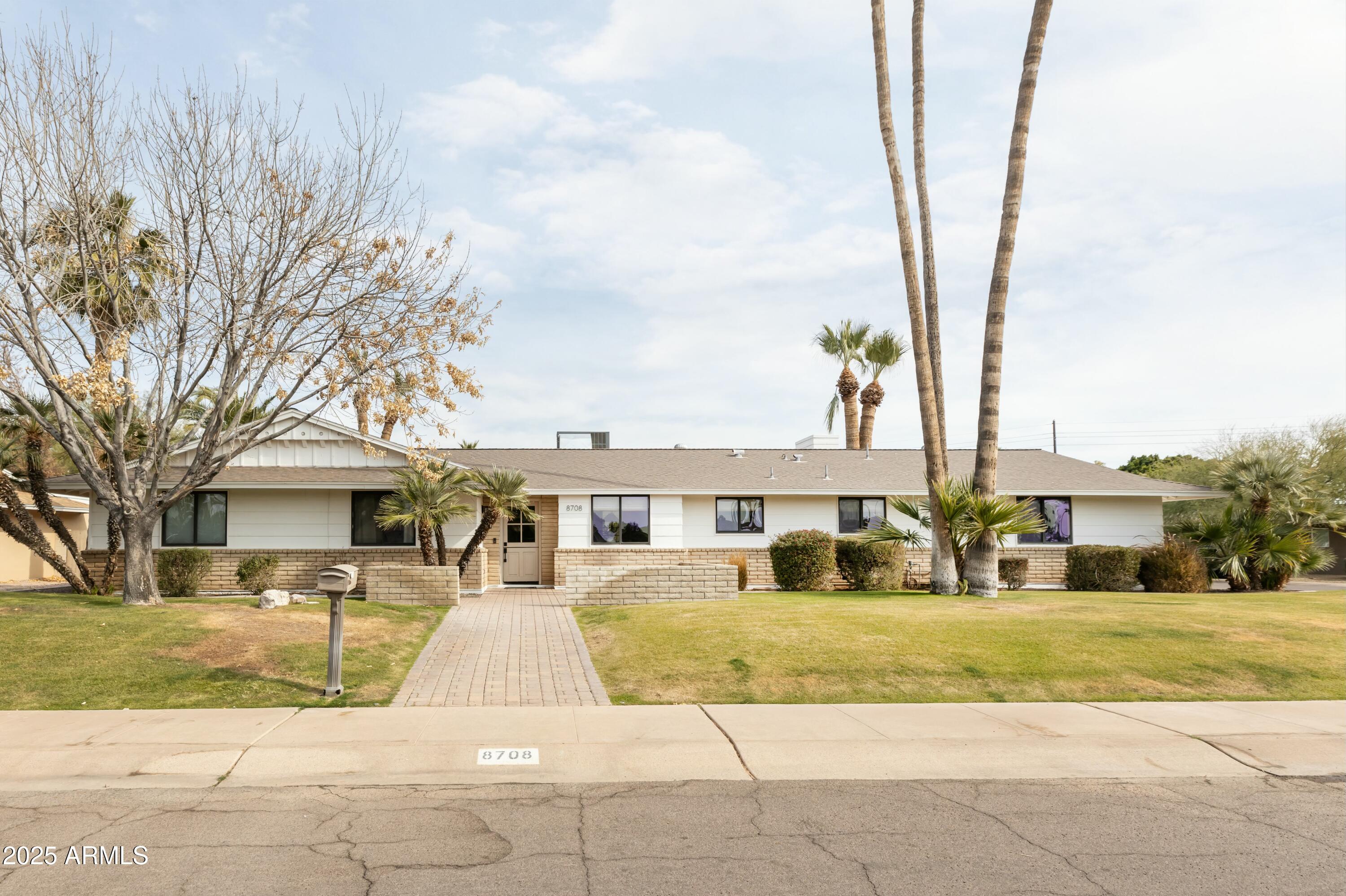 8708 E SELLS Drive