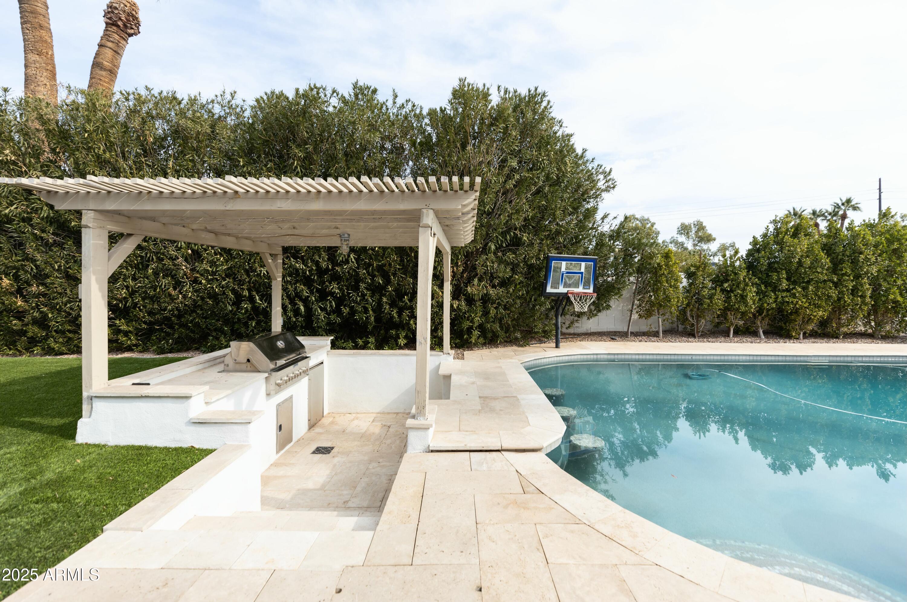 8708 E SELLS Drive