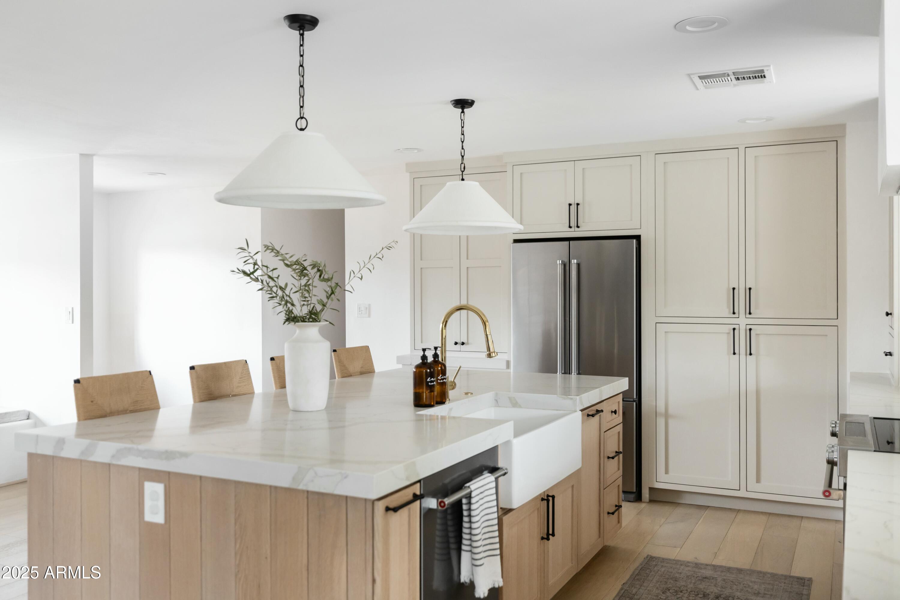 8708 E SELLS Drive