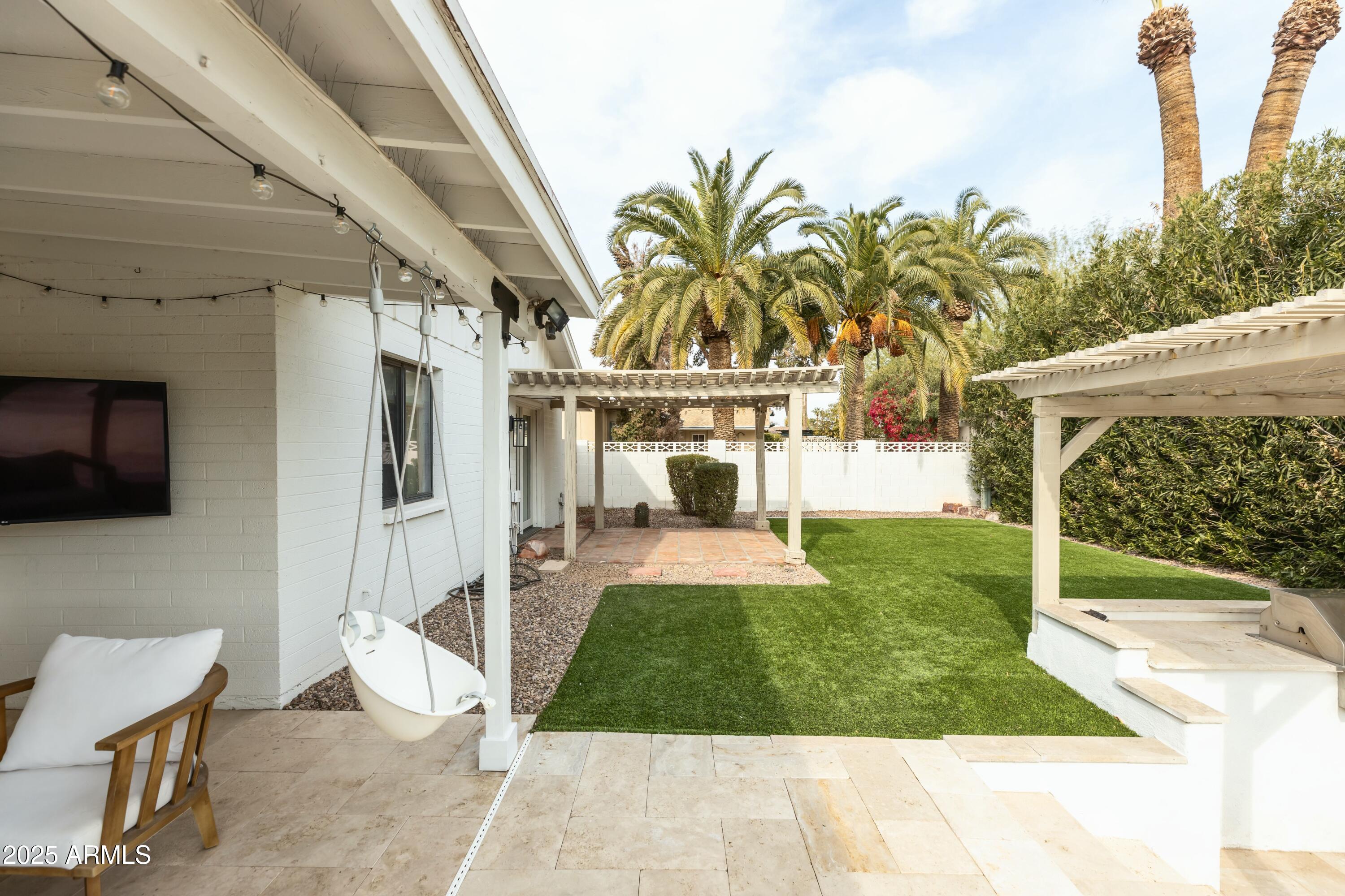 8708 E SELLS Drive