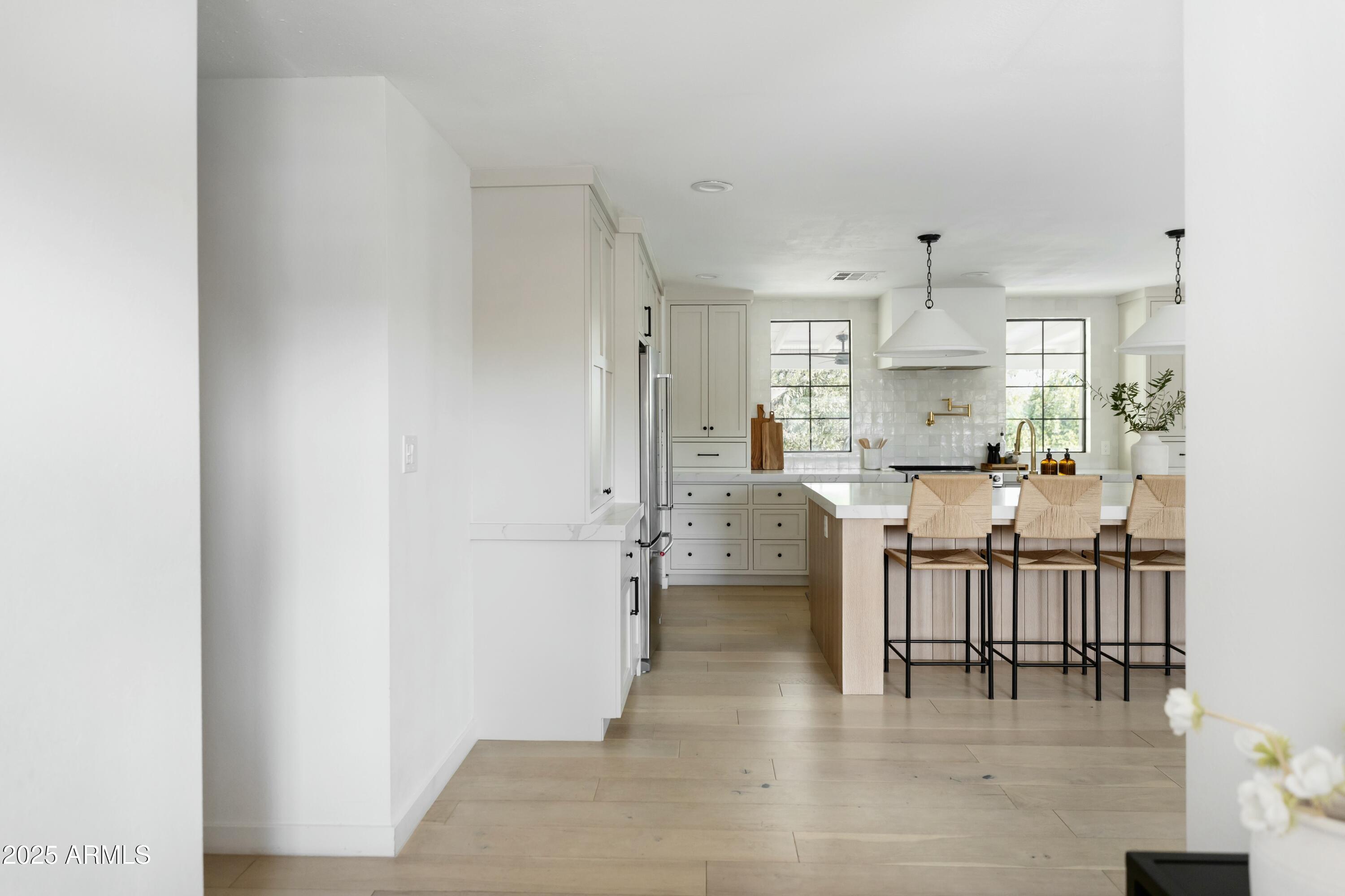 8708 E SELLS Drive
