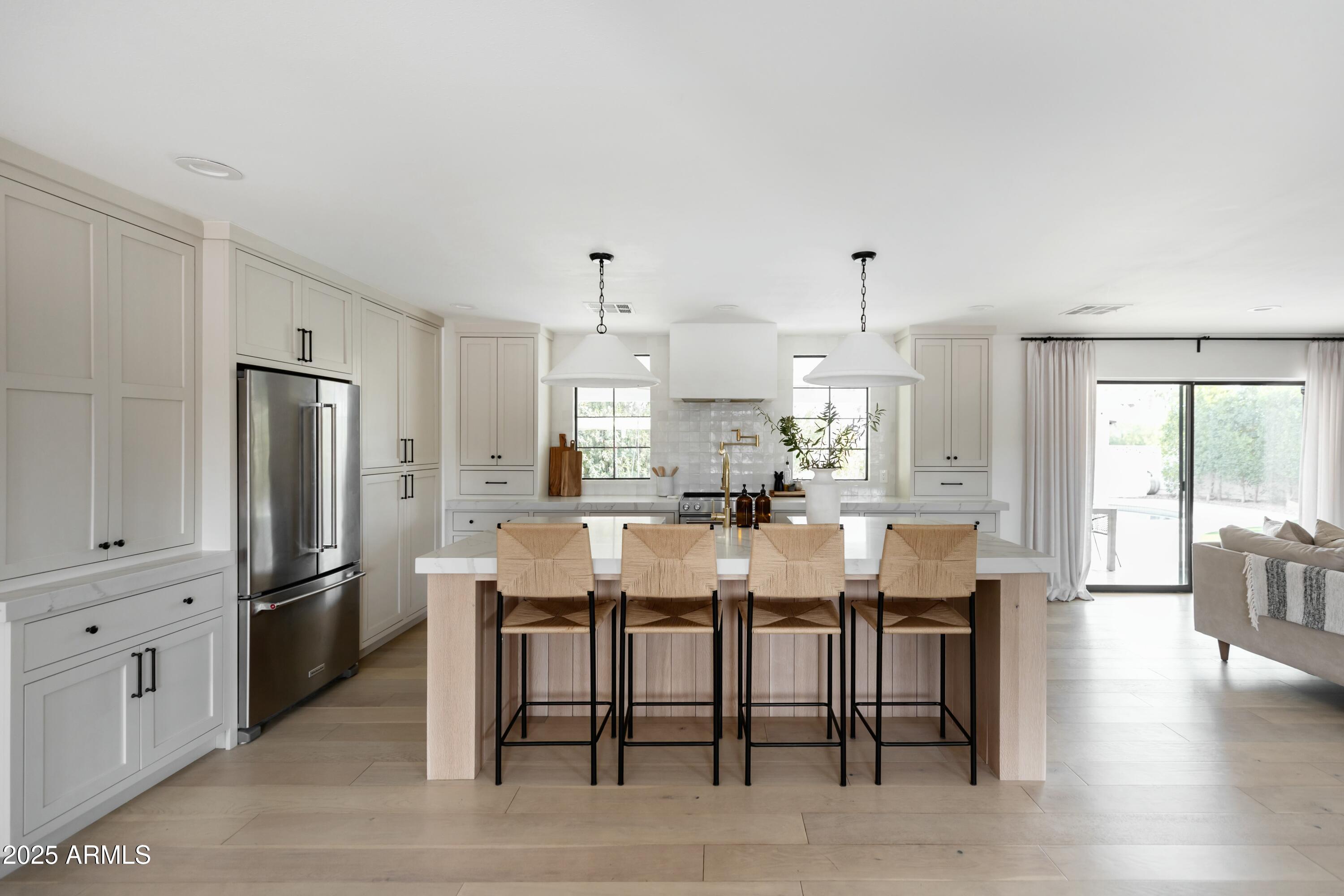 8708 E SELLS Drive