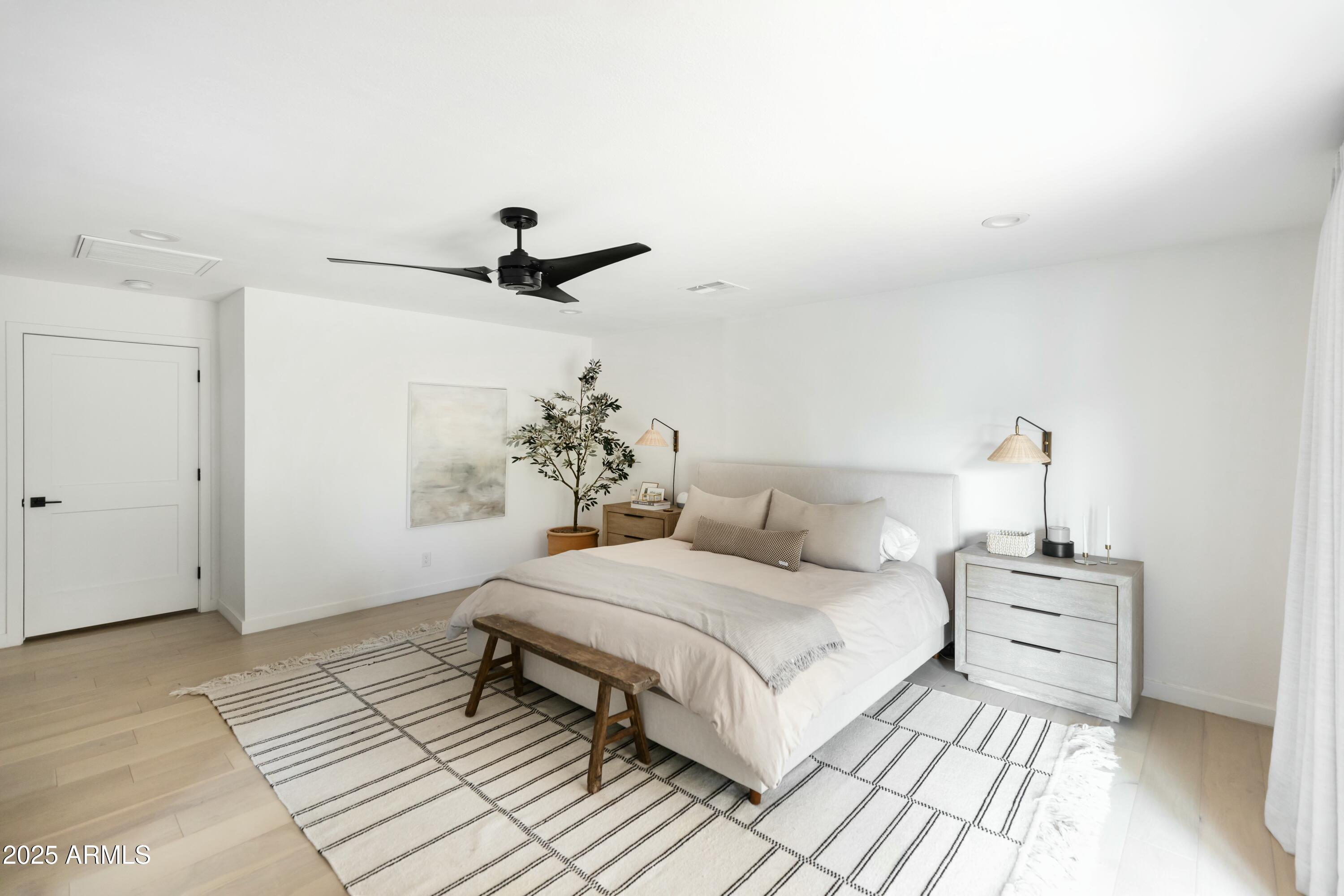 8708 E SELLS Drive