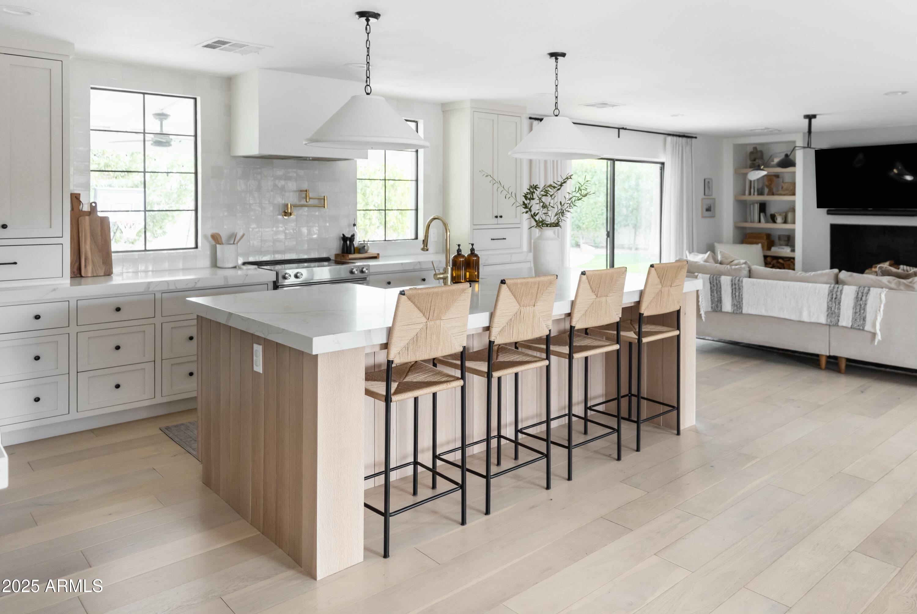 8708 E SELLS Drive