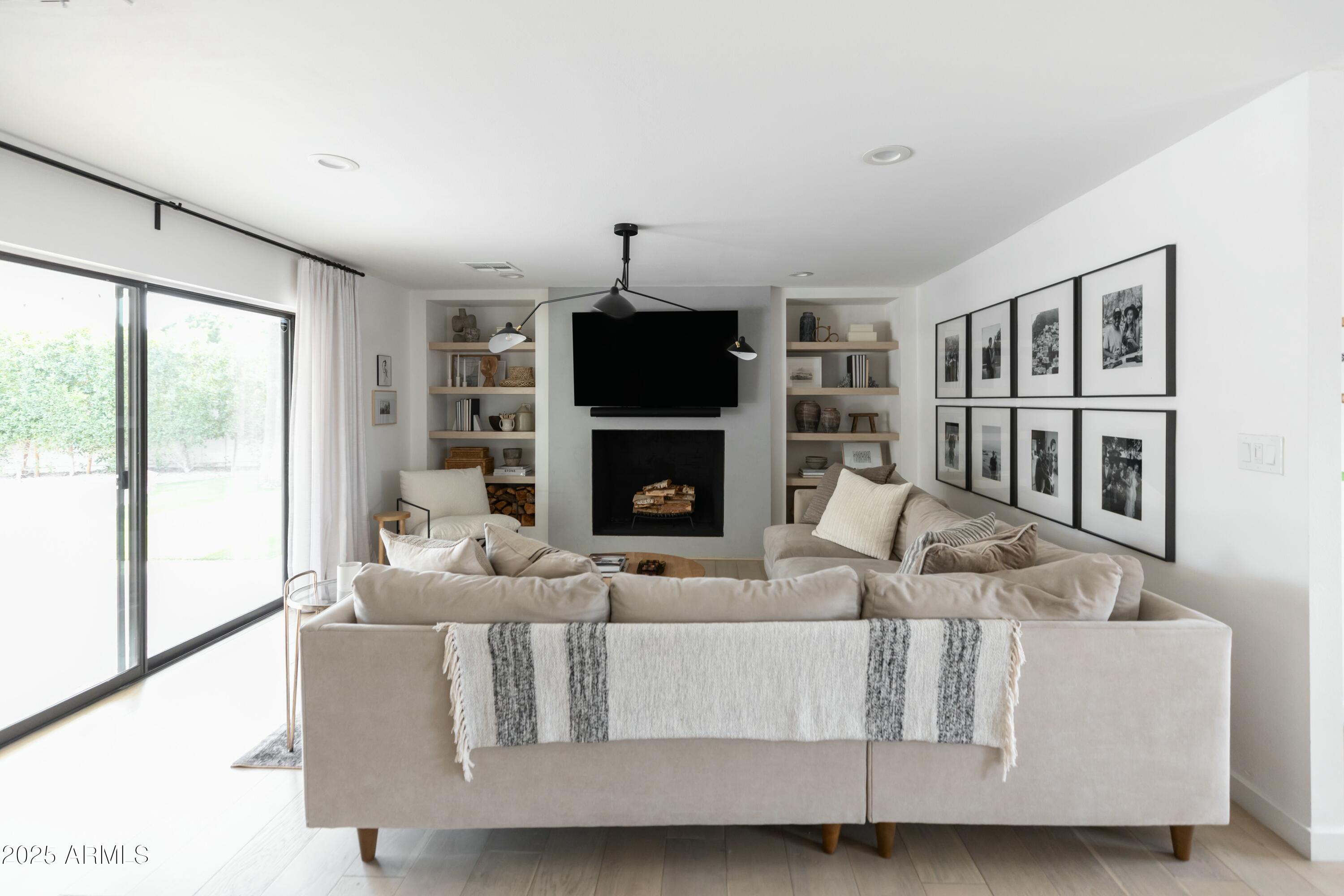 8708 E SELLS Drive