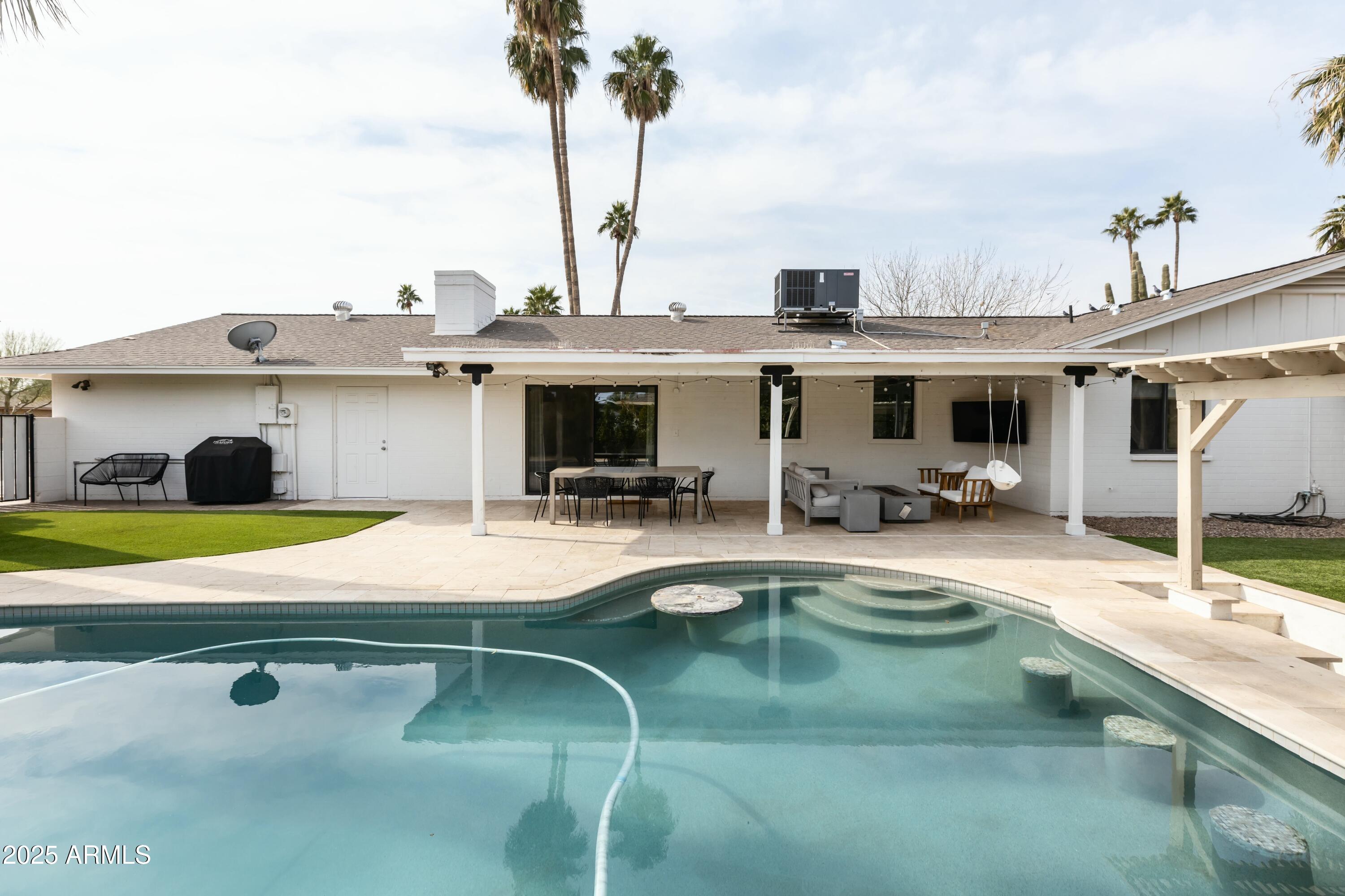 8708 E SELLS Drive