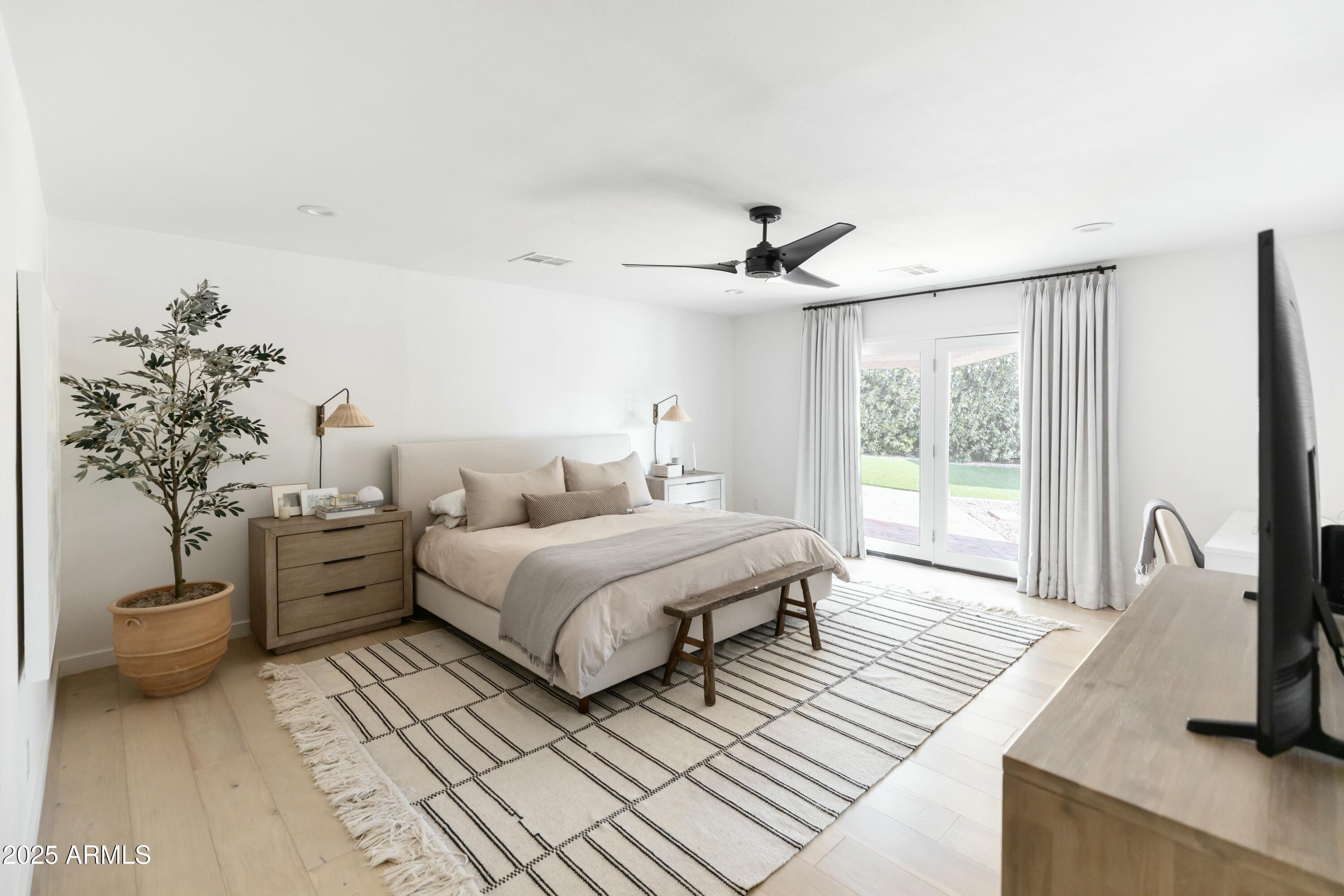 8708 E SELLS Drive