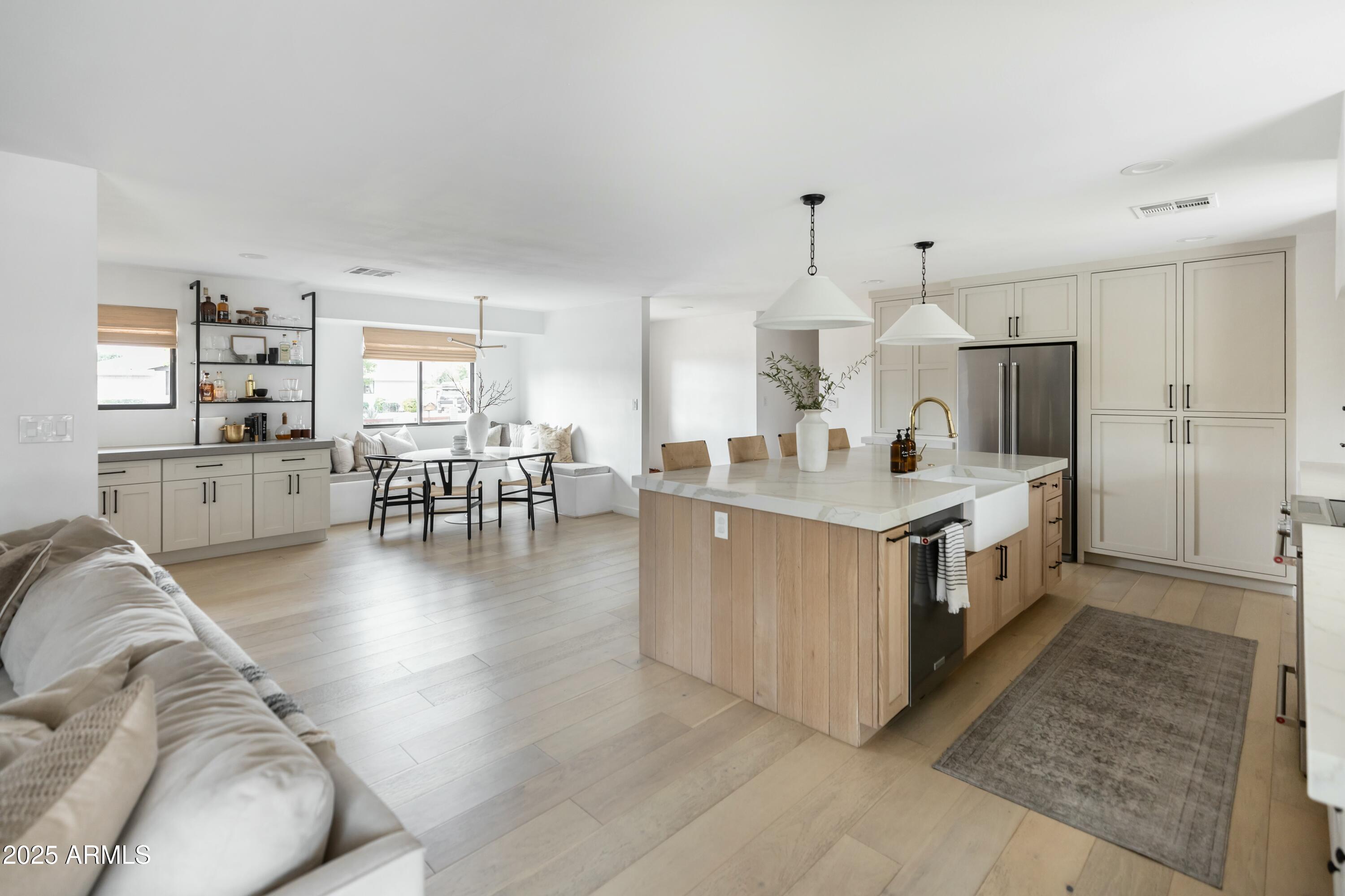 8708 E SELLS Drive