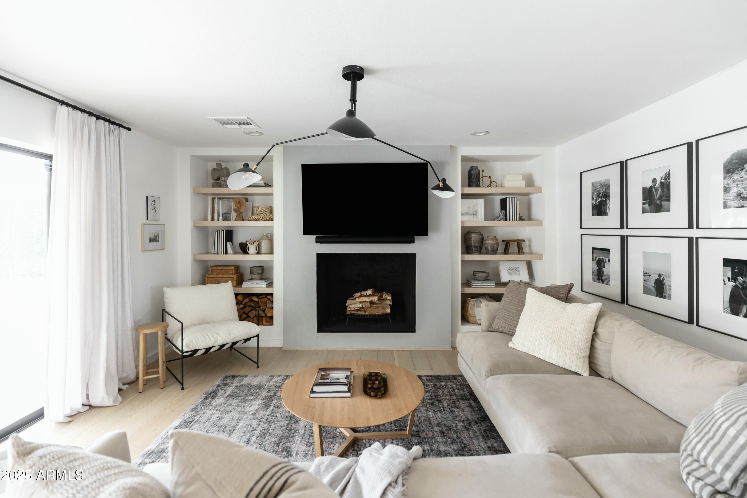 8708 E SELLS Drive