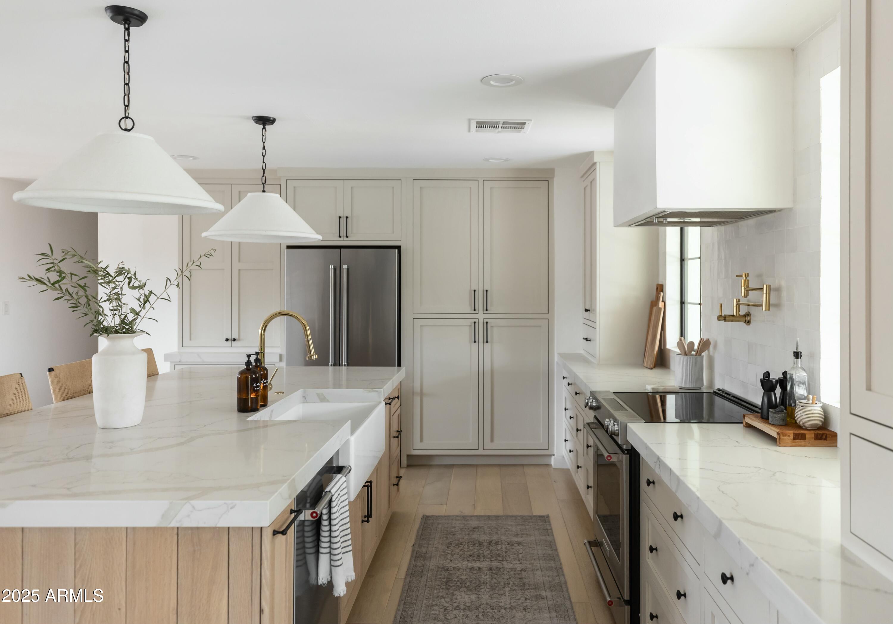 8708 E SELLS Drive