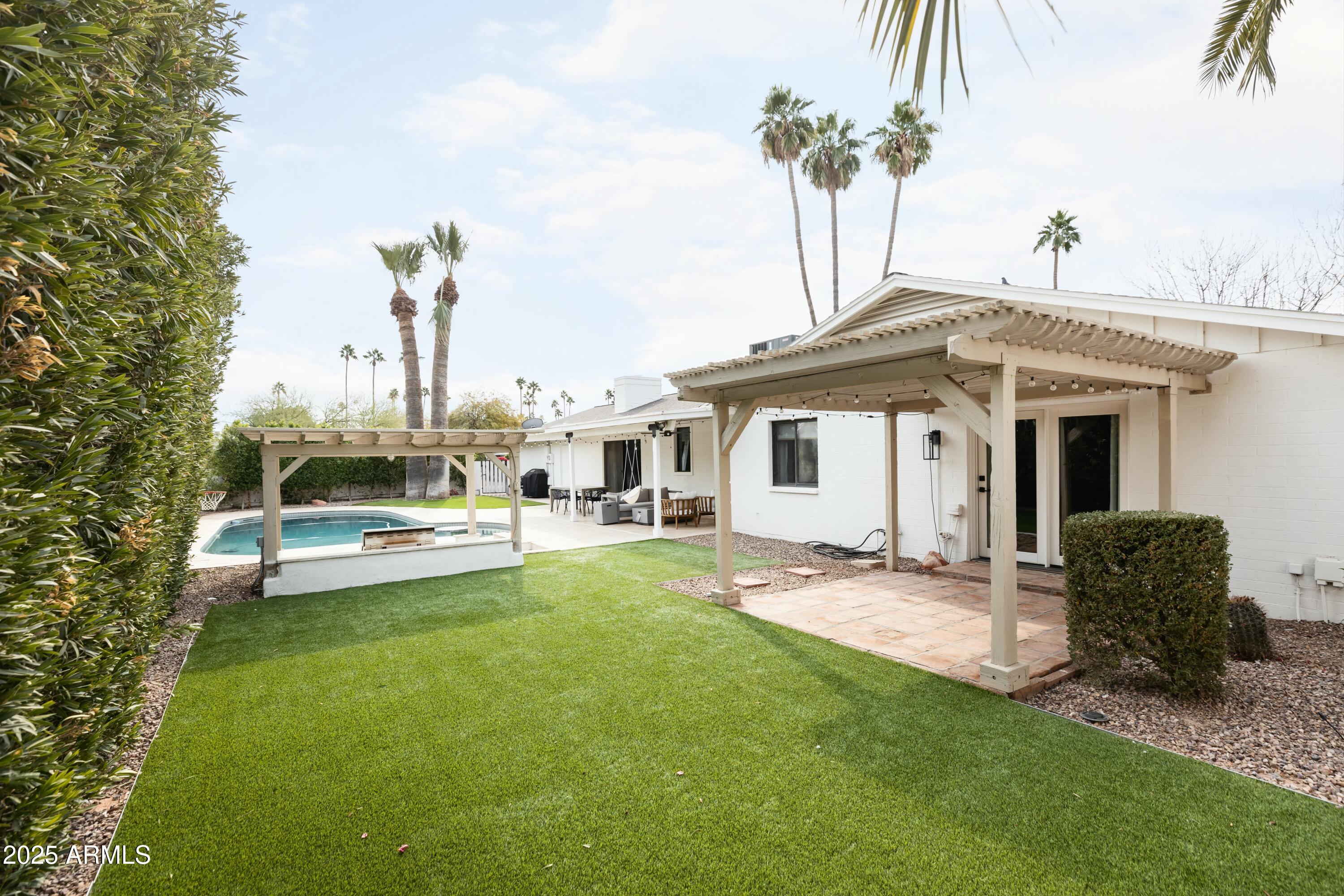 8708 E SELLS Drive